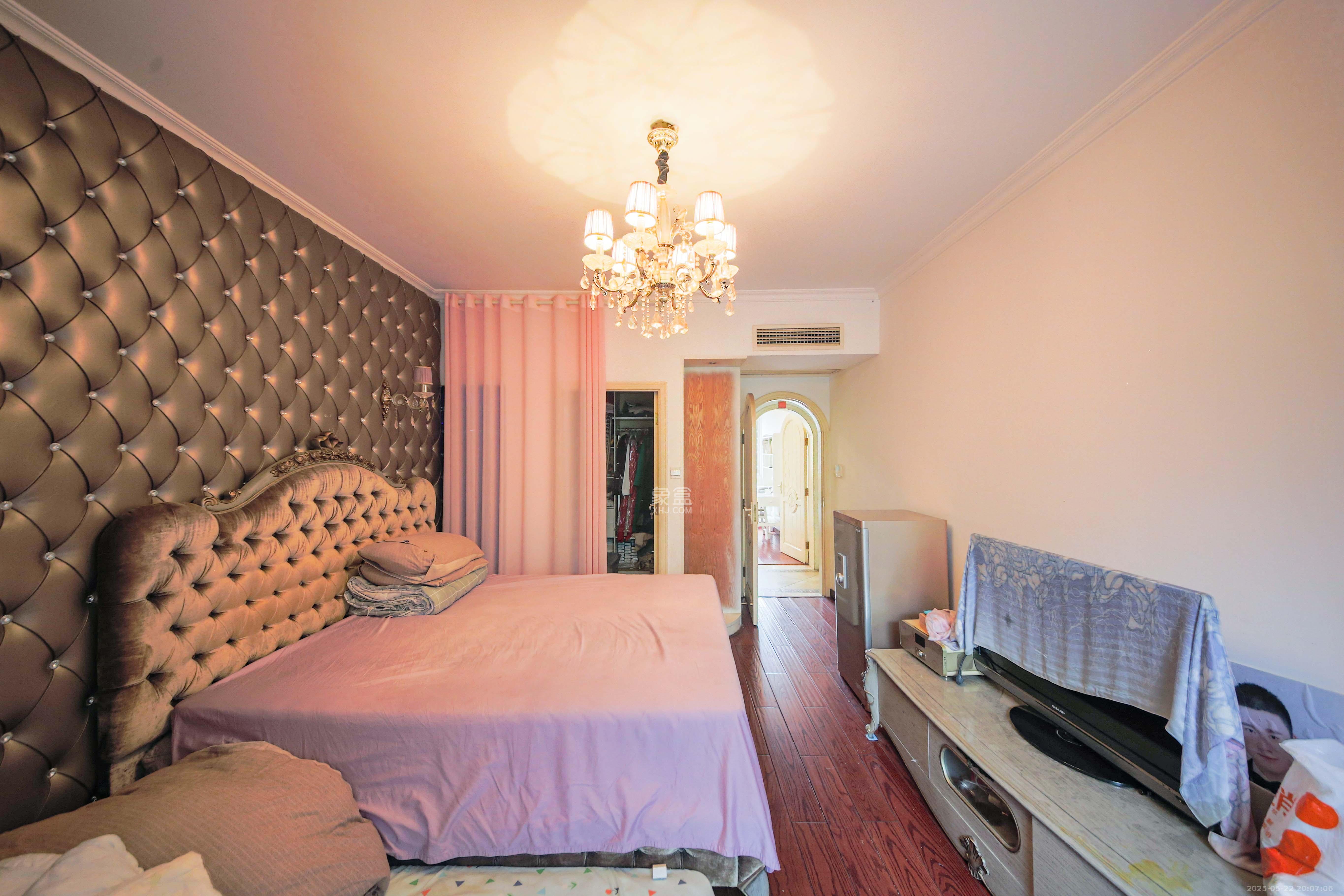 奥林匹克花园  3室2厅2卫    140.0万 奥林匹克花园  3室2厅2卫    140.0万卧室