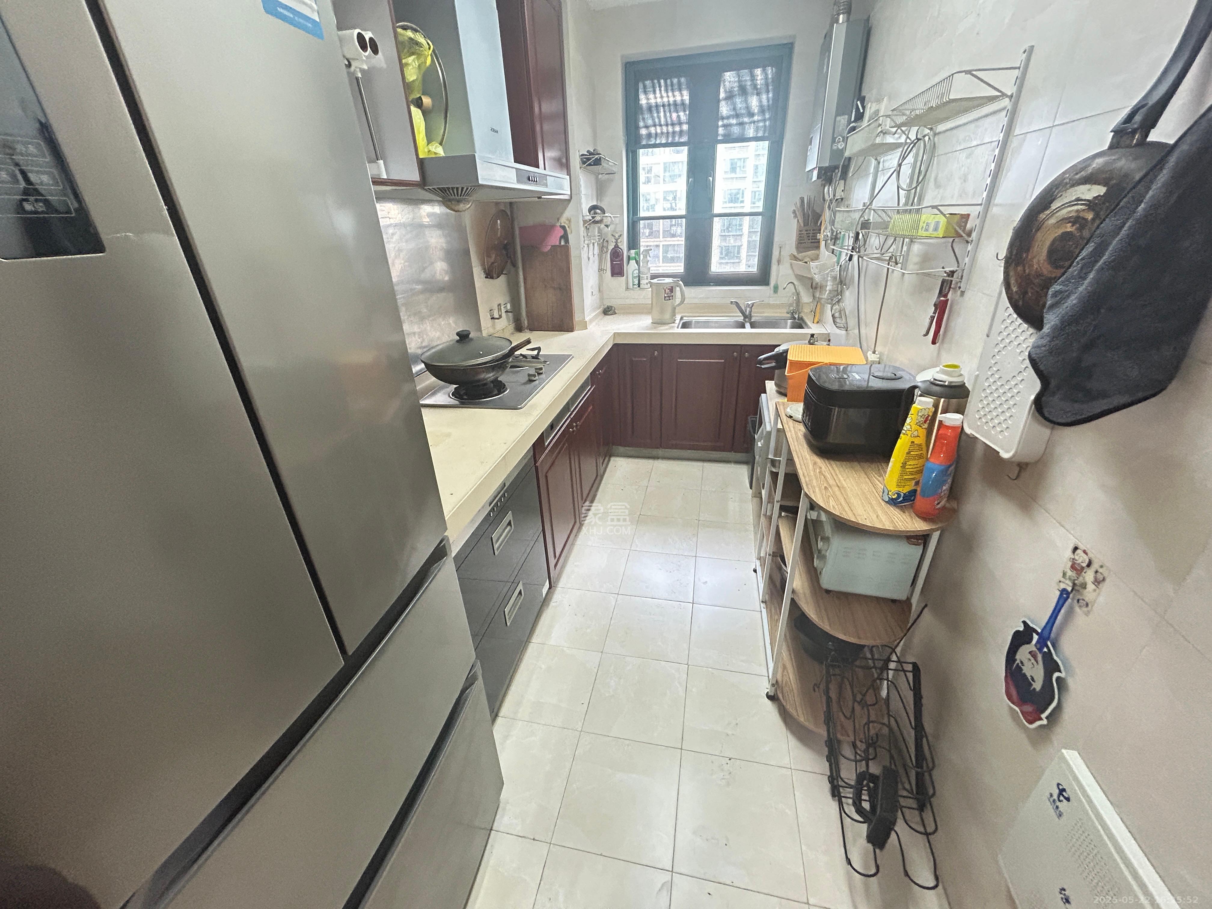 恒大翡翠华庭  4室2厅2卫    2800.0元/月 恒大翡翠华庭  4室2厅2卫    2800.0元/月室内图