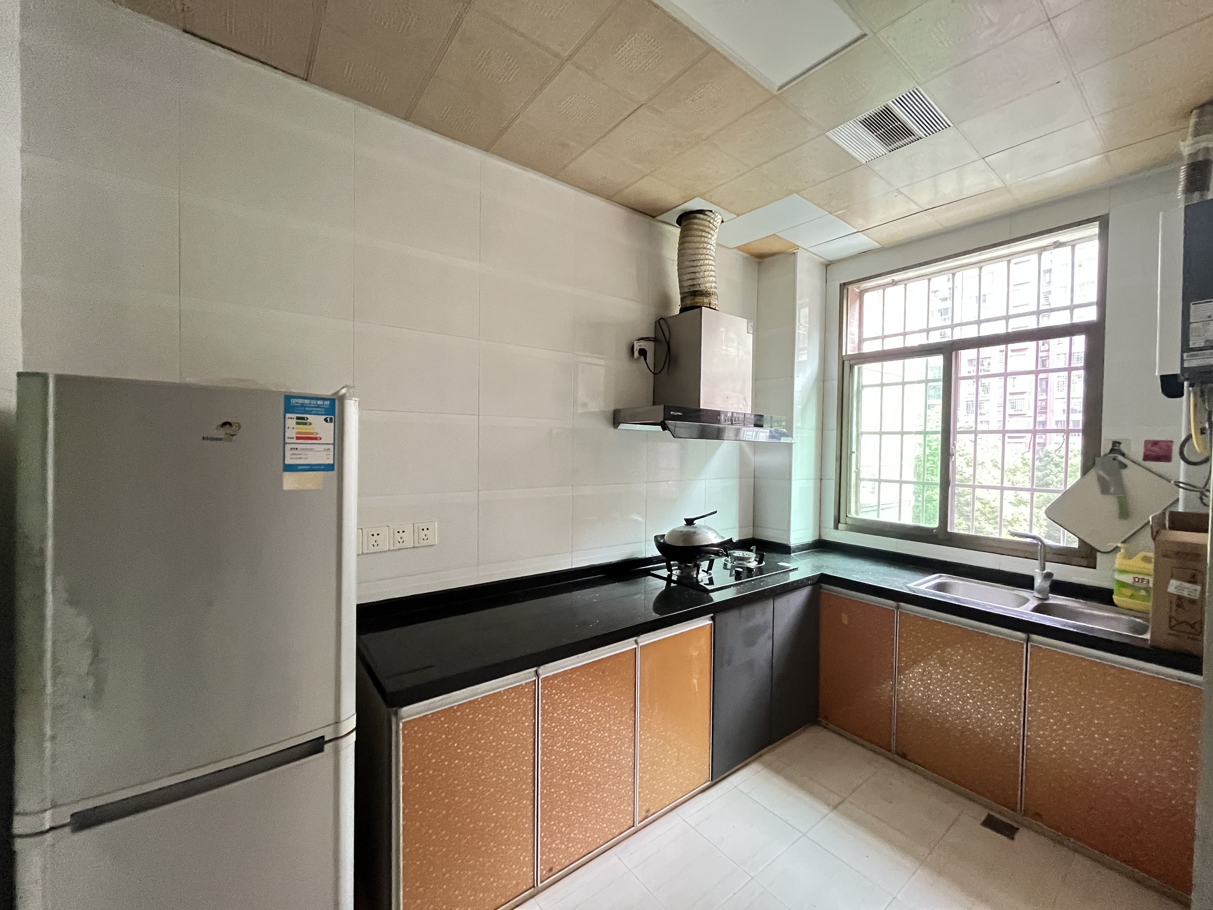 雅士林安置房 3室2厅2卫 1200.0元/月 雅士林安置房 3室2厅2卫 1200.0元/月室内图