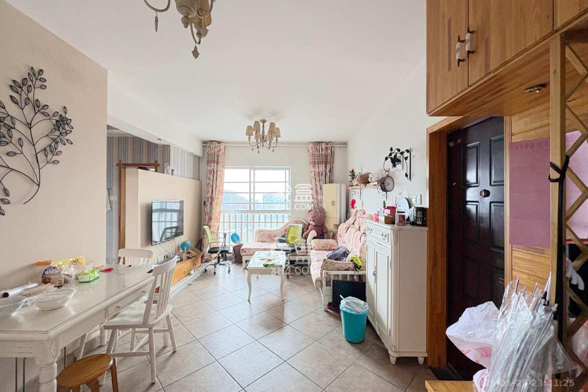 君临国际  2室2厅1卫    115.0万 君临国际  2室2厅1卫    115.0万客厅