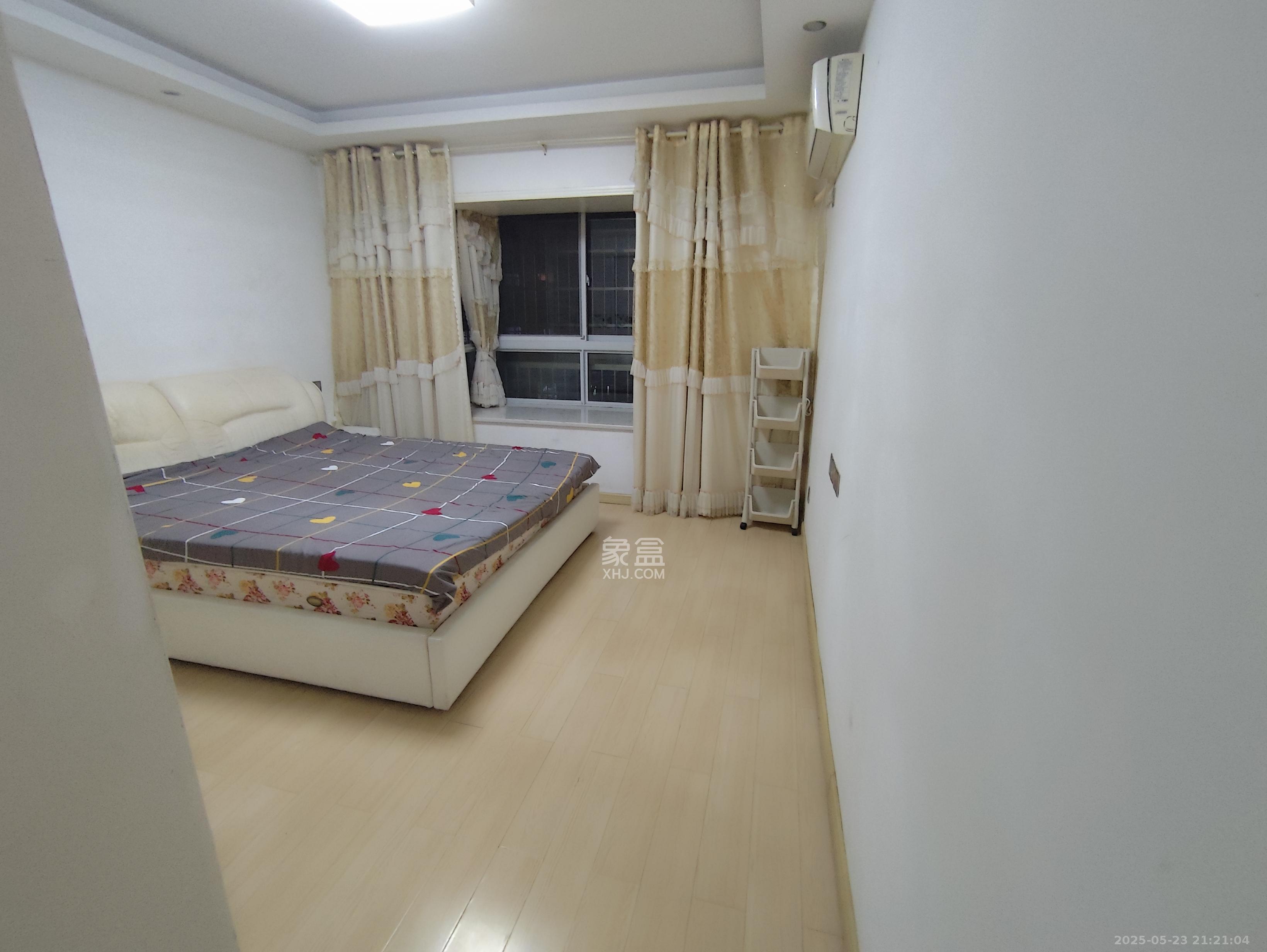 骑龙安置小区  3室2厅2卫   2600.00元/月室内图