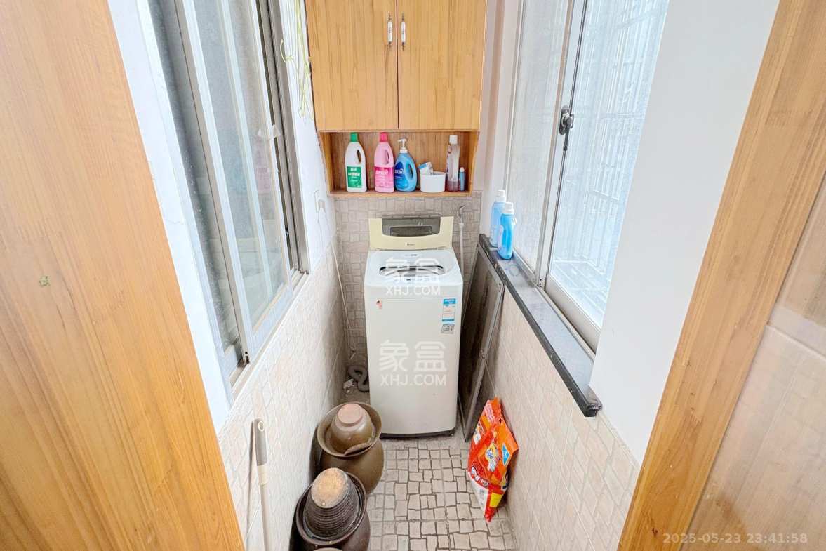 君临国际  2室2厅1卫    115.0万 君临国际  2室2厅1卫    115.0万阳台