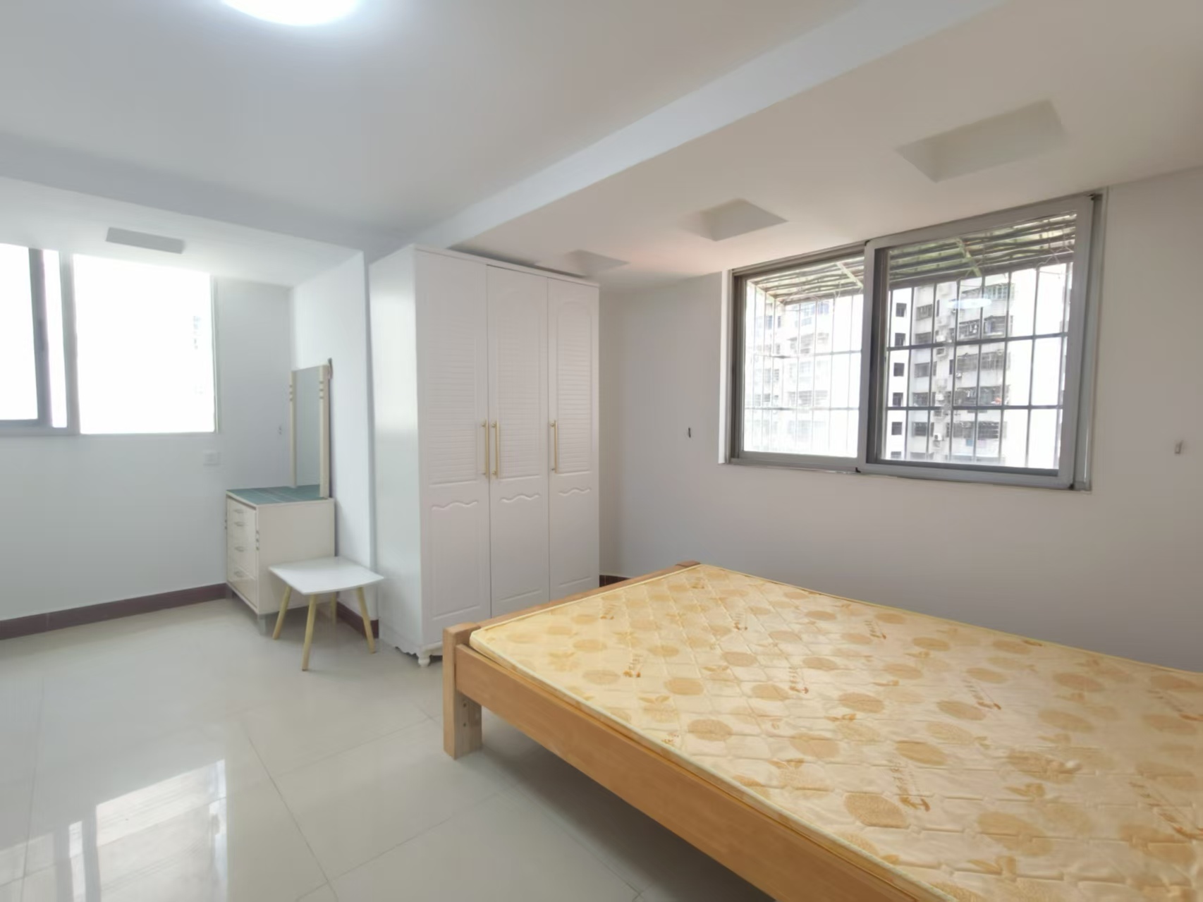 中机公寓  2室2厅1卫   2300.00元/月室内图