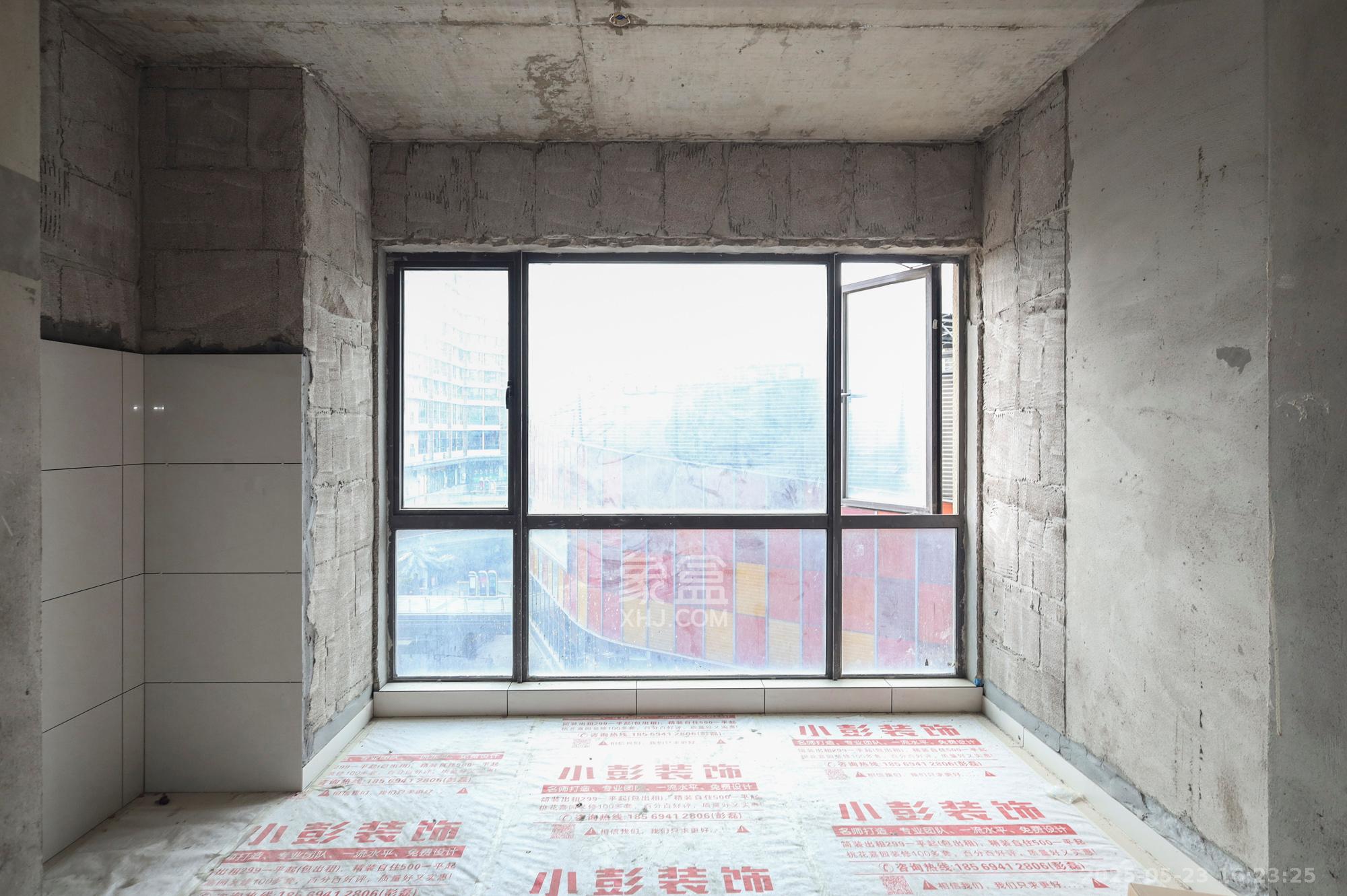 美来美城市广场  3室2厅2卫   55.00万阳台
