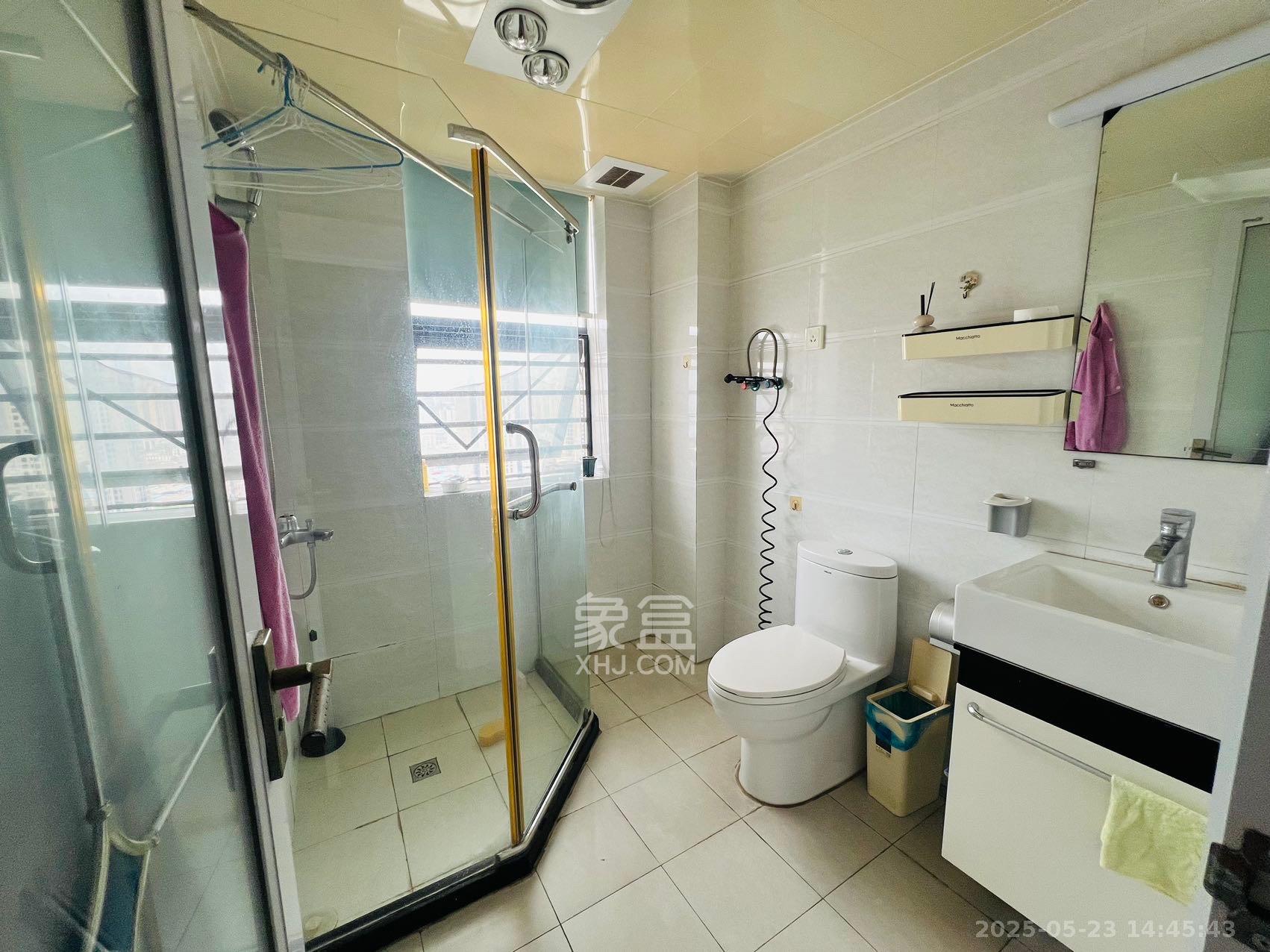 尚东紫郡  3室2厅1卫    2650.0元/月 尚东紫郡  3室2厅1卫    2650.0元/月室内图