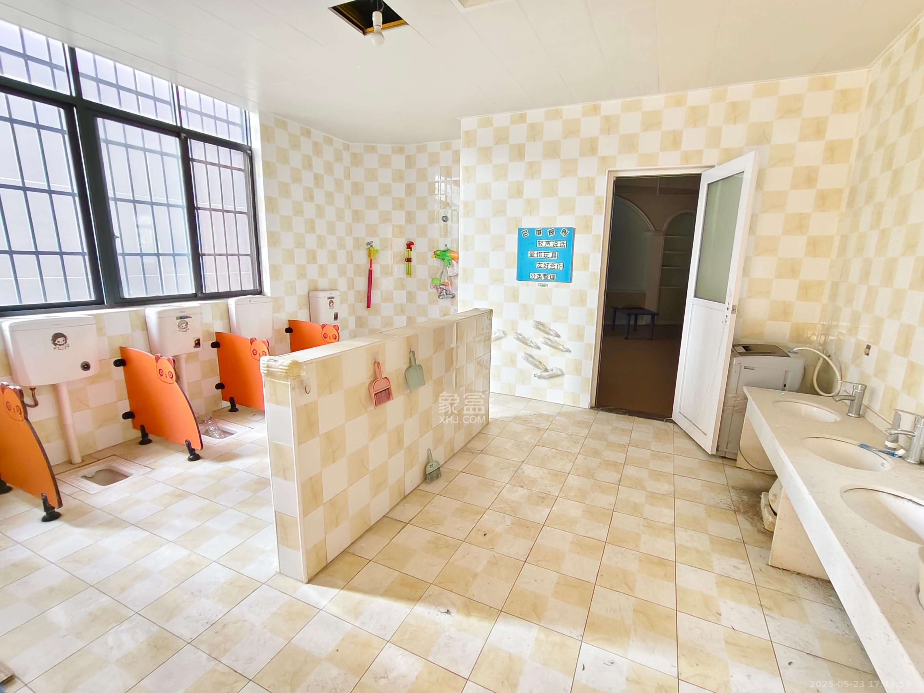 天麓尚层   374.75㎡      12000.0元/月室内图