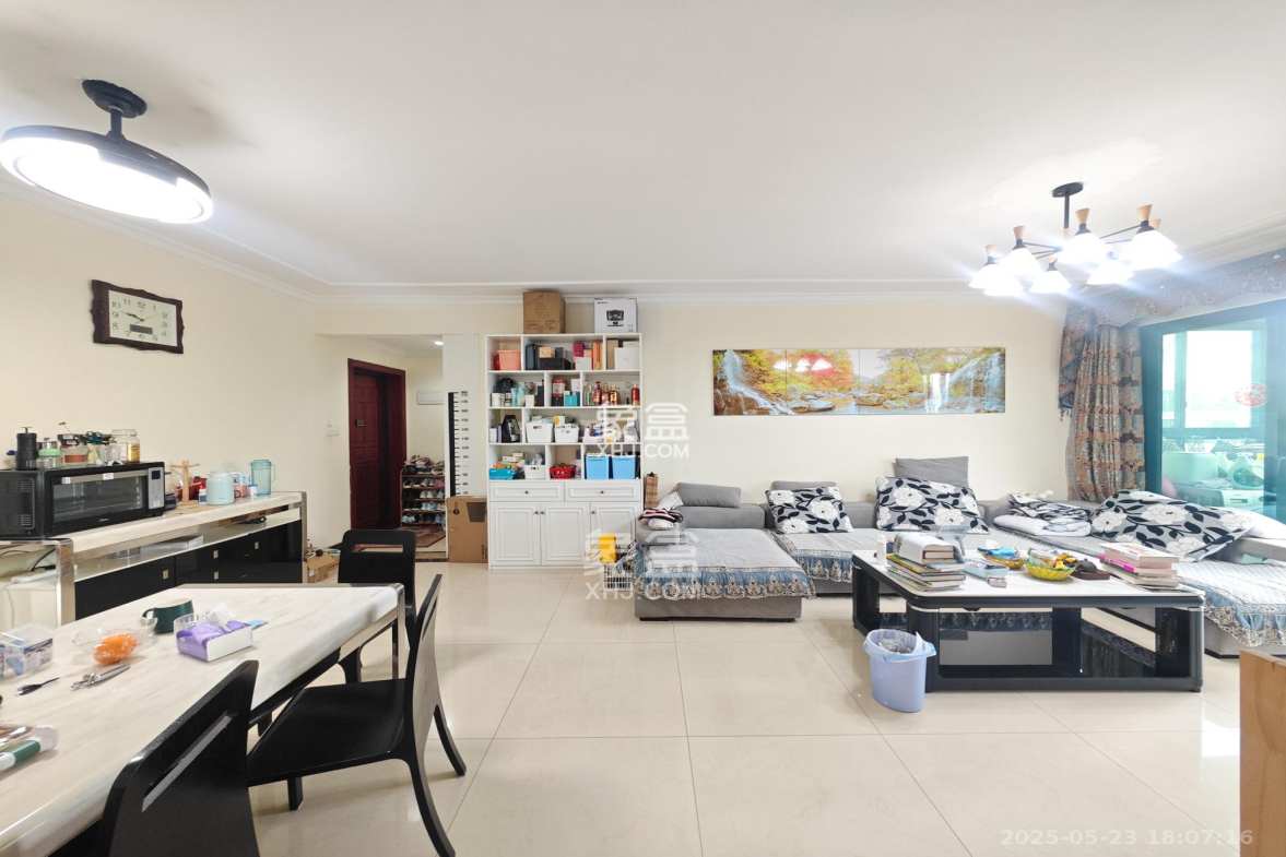 恒大城 4室2厅2卫 140.0万 恒大城 4室2厅2卫 140.0万客厅