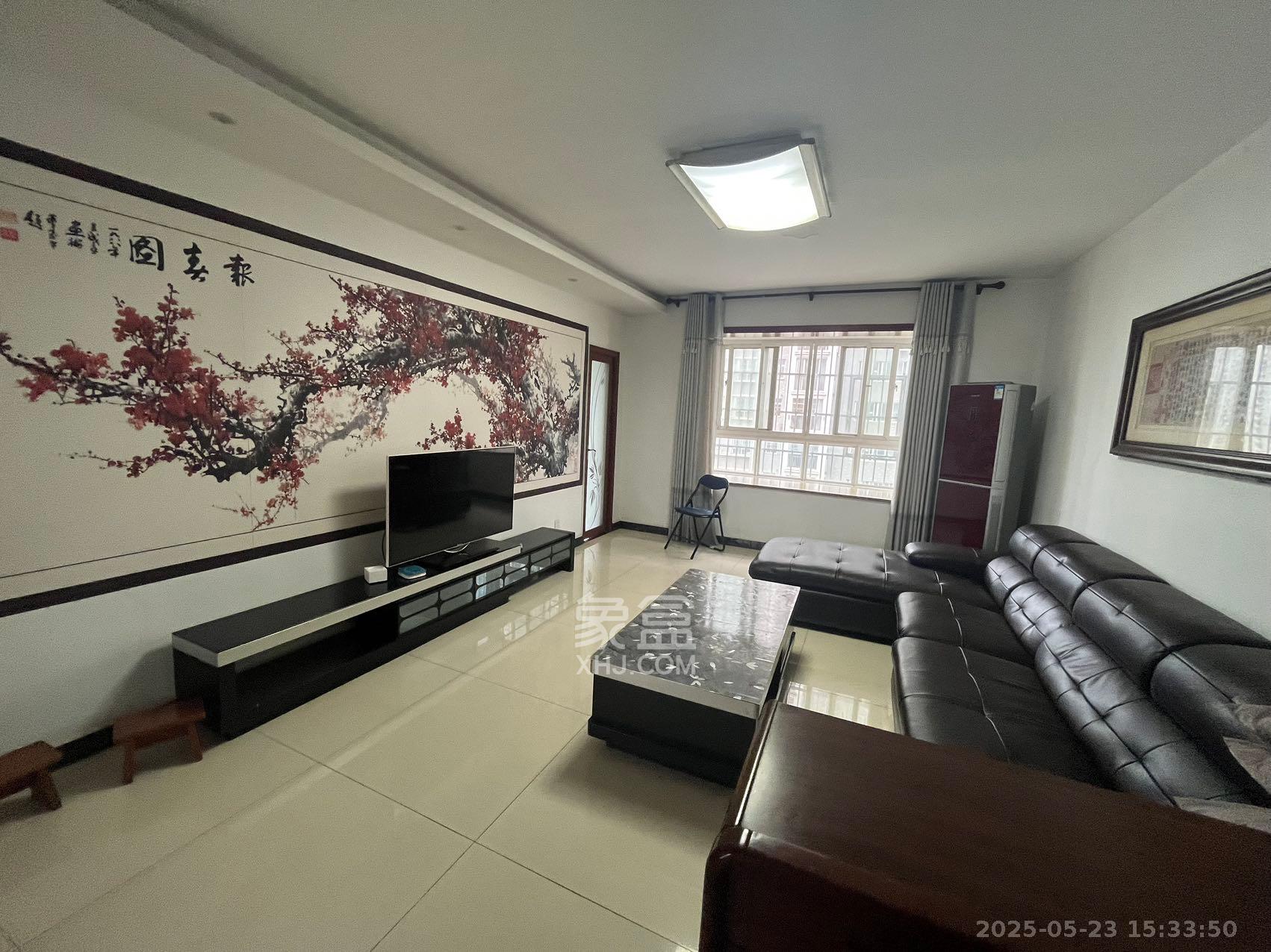 嘉盛华庭(一期、二期、三期)  3室2厅1卫    2800.0元/月 嘉盛华庭(一期、二期、三期)  3室2厅1卫    2800.0元/月室内图