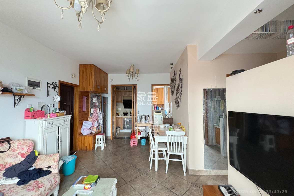 君临国际  2室2厅1卫    115.0万 君临国际  2室2厅1卫    115.0万客厅