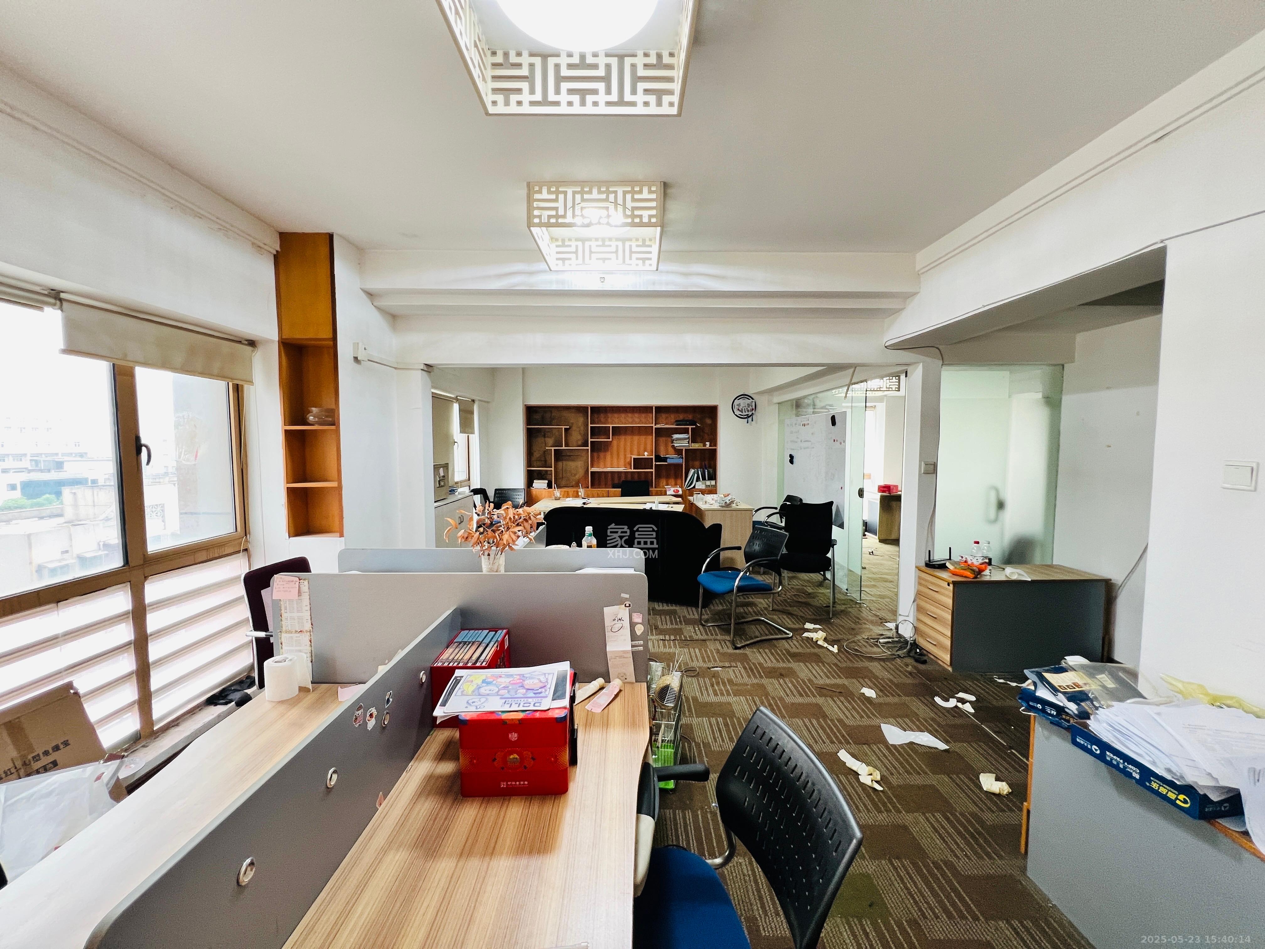 嘉盛国际广场 1室1厅1卫 2400.0元/月 嘉盛国际广场 1室1厅1卫 2400.0元/月室内图