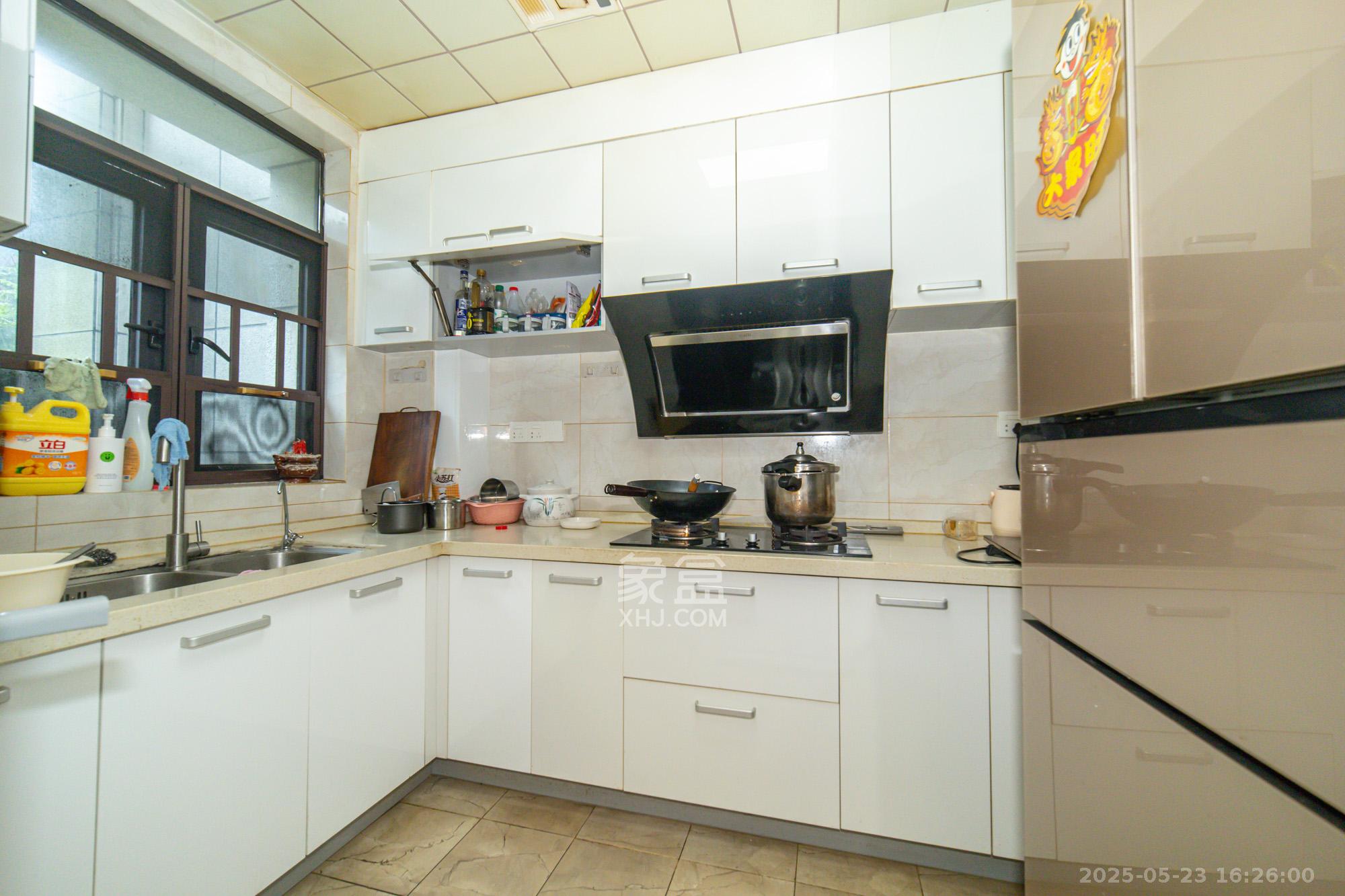 未来漫城 4室2厅1卫 98.0万 未来漫城 4室2厅1卫 98.0万厨房