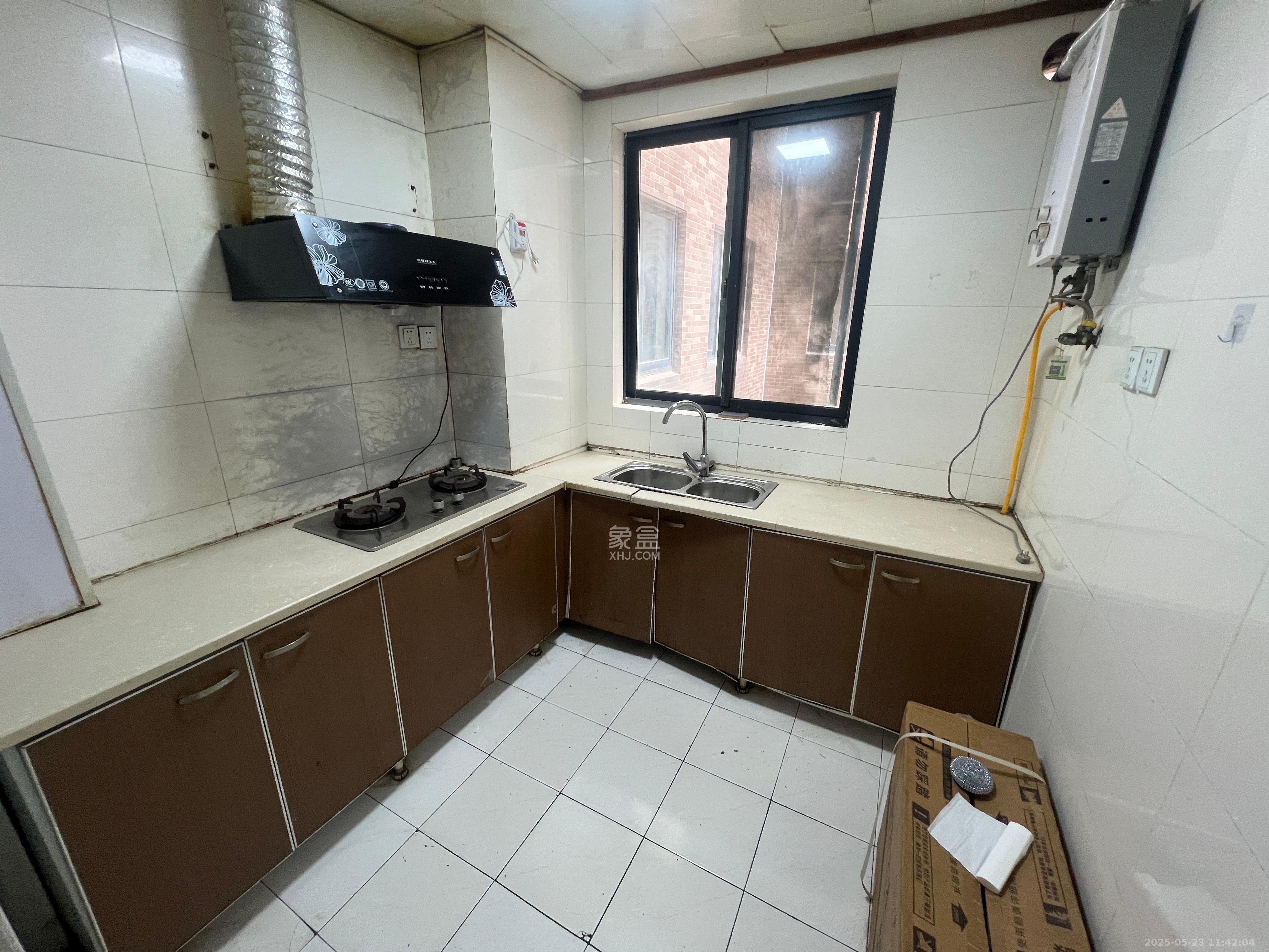 城市森林  2室2厅1卫    2000.0元/月 城市森林  2室2厅1卫    2000.0元/月室内图