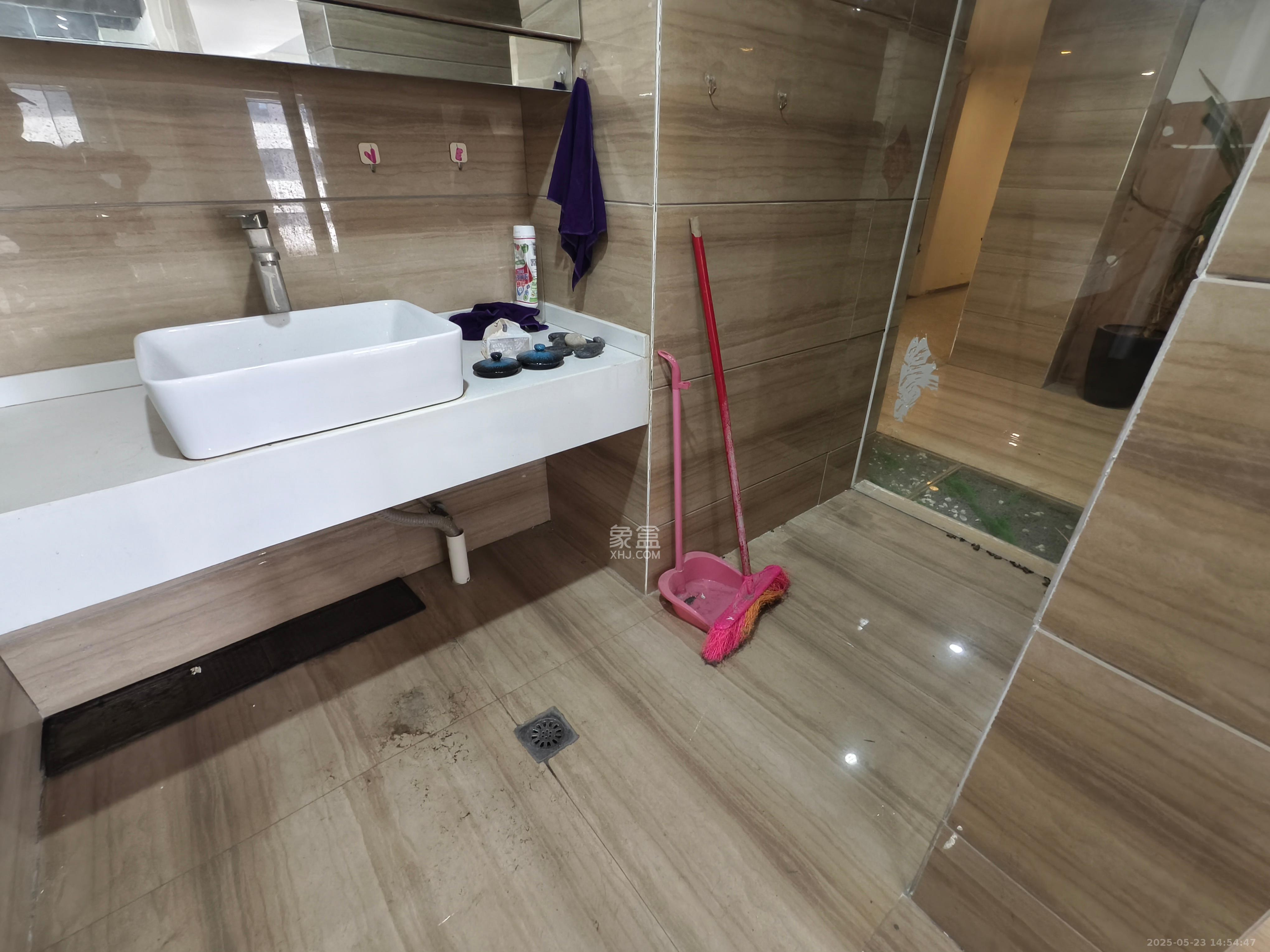 东怡外国(南湖一号)  1室1厅1卫    3800.0元/月 东怡外国(南湖一号)  1室1厅1卫    3800.0元/月室内图