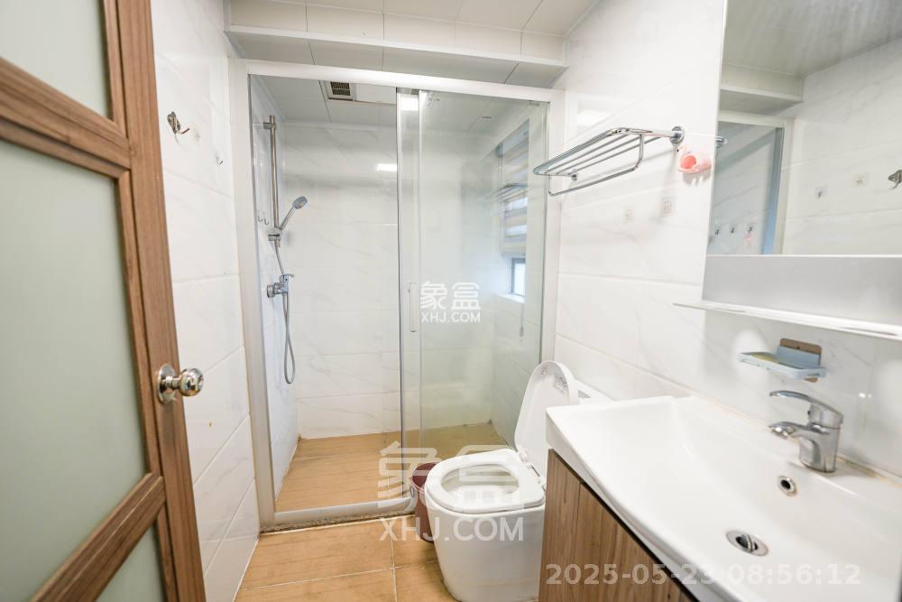 碧桂园公园壹号(凯怡茗苑)  3室2厅2卫    2300.0元/月 碧桂园公园壹号(凯怡茗苑)  3室2厅2卫    2300.0元/月室内图