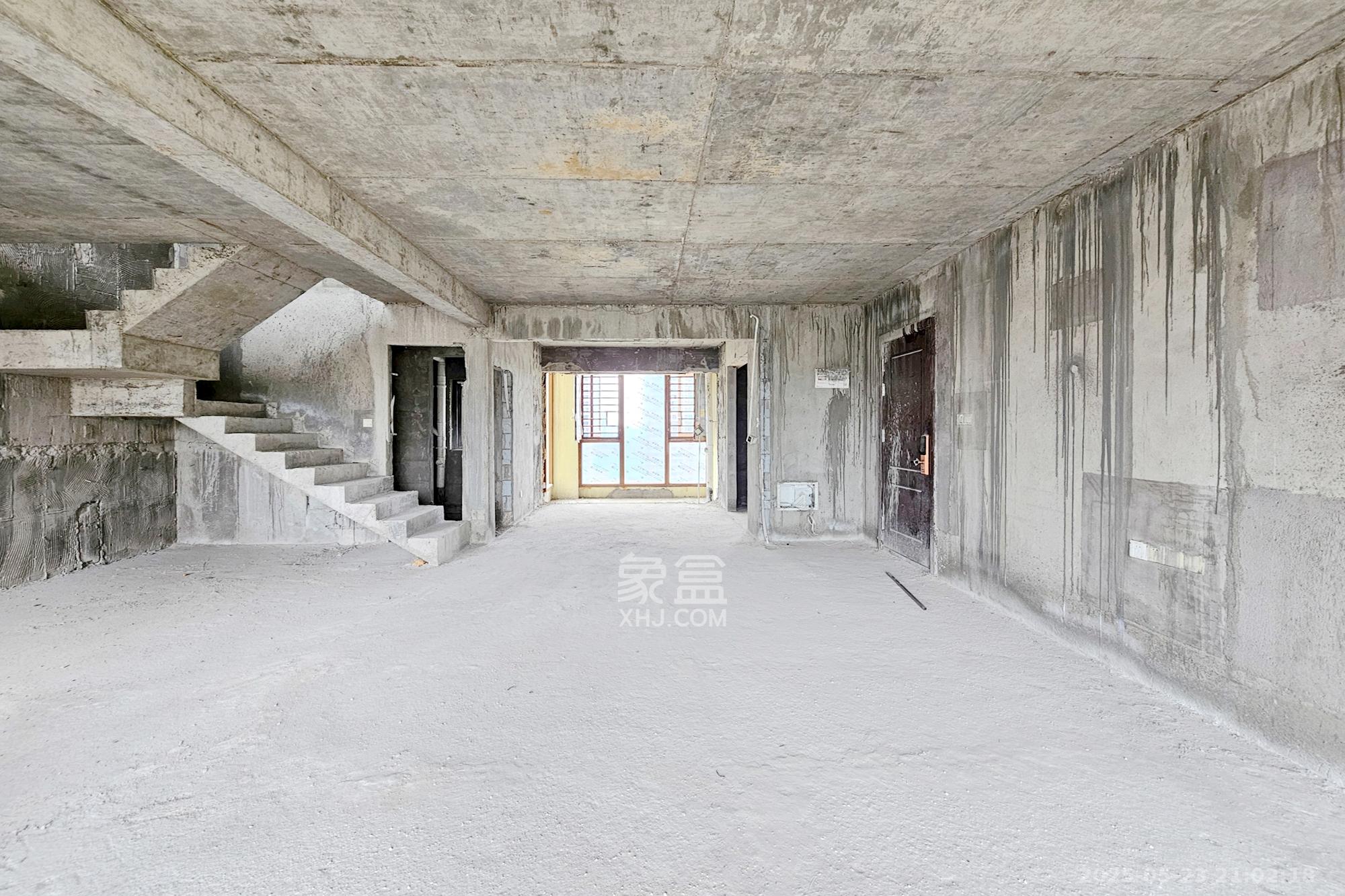 阳光城尚东湾蓝莓苑 4室2厅2卫 140.0万 阳光城尚东湾蓝莓苑 4室2厅2卫 140.0万客厅