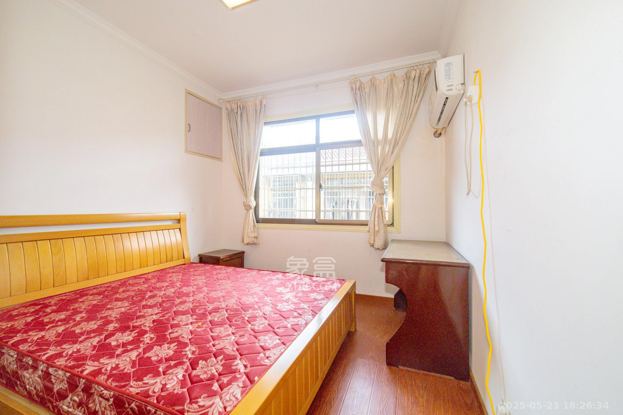 星沙三区  6室2厅2卫    131.8万卧室