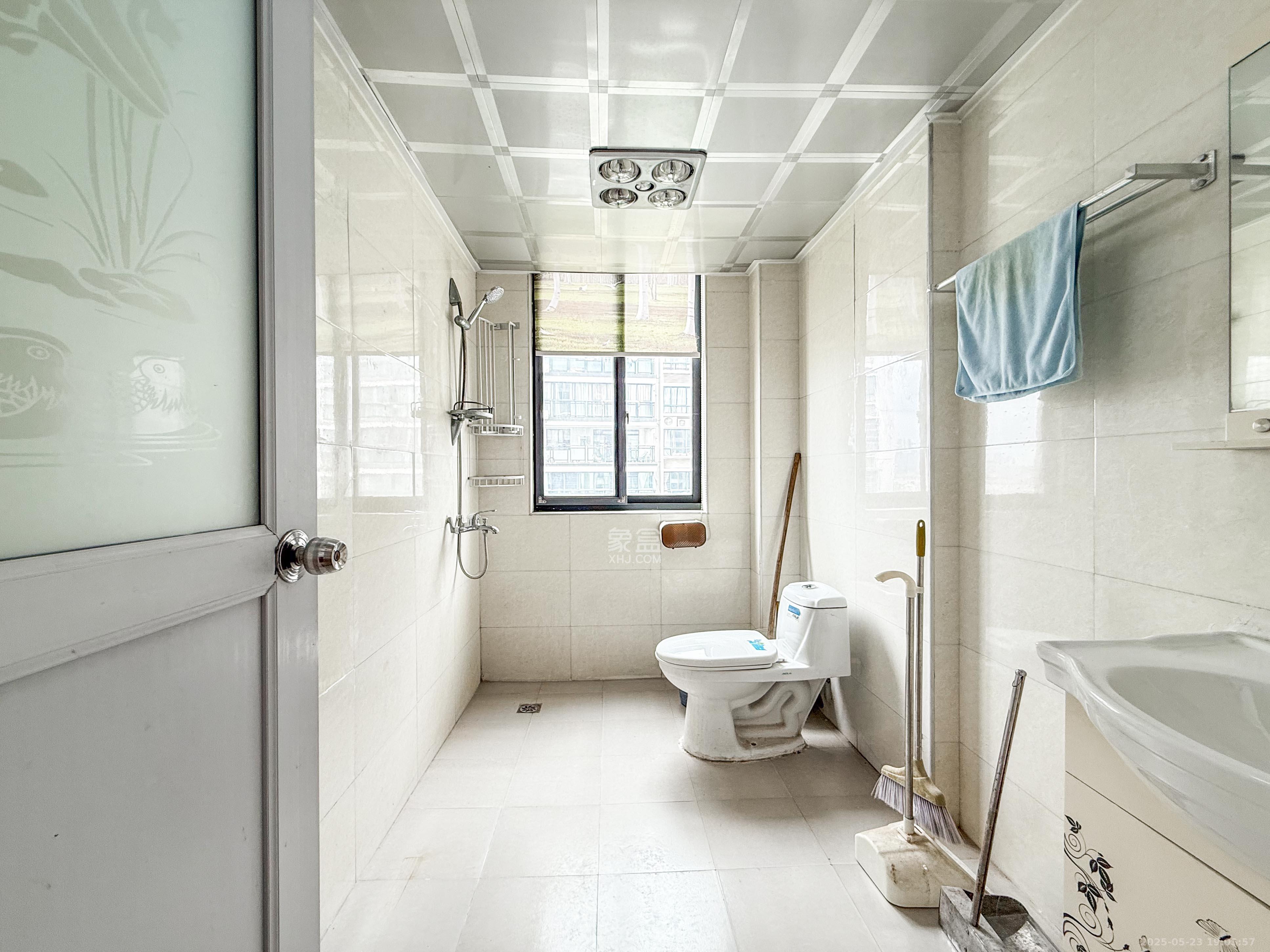 海林馨香雅苑 2室2厅1卫 72.0万 海林馨香雅苑 2室2厅1卫 72.0万卫生间