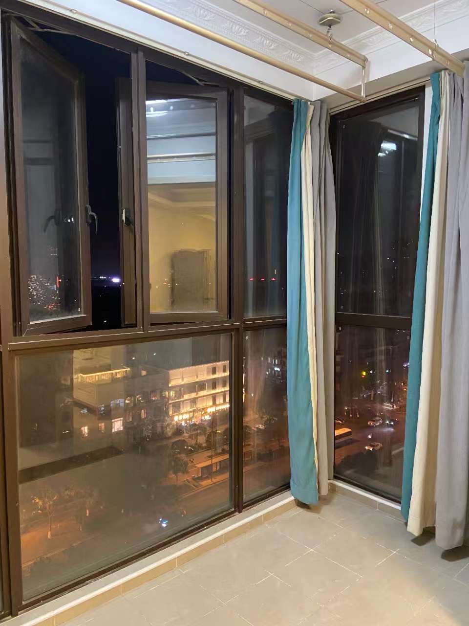 华润置地广场二期  4室2厅1卫   2400.00元/月户型图