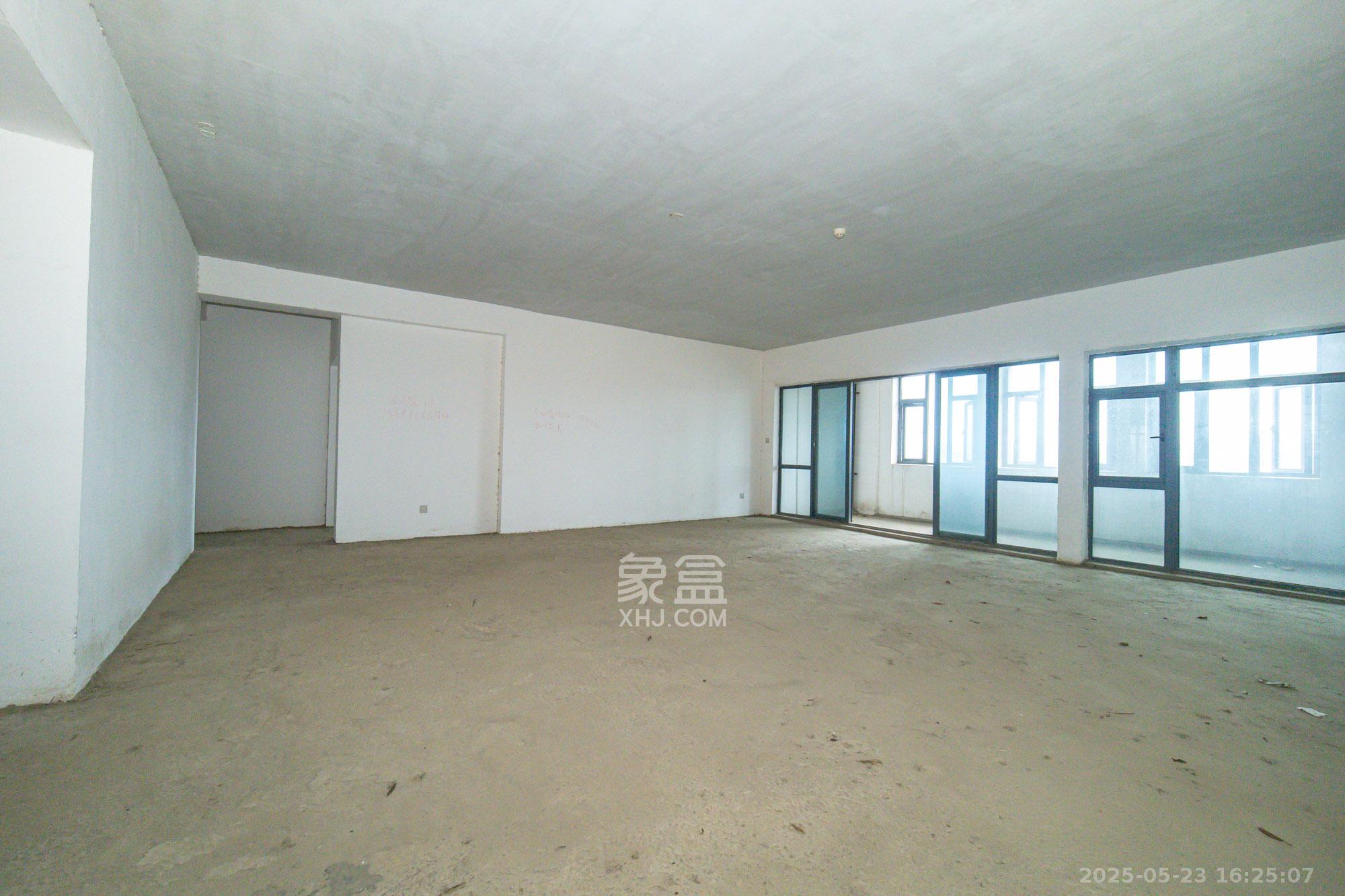 碧桂园威尼斯城  4室3厅2卫    368.0万 碧桂园威尼斯城  4室3厅2卫    368.0万客厅