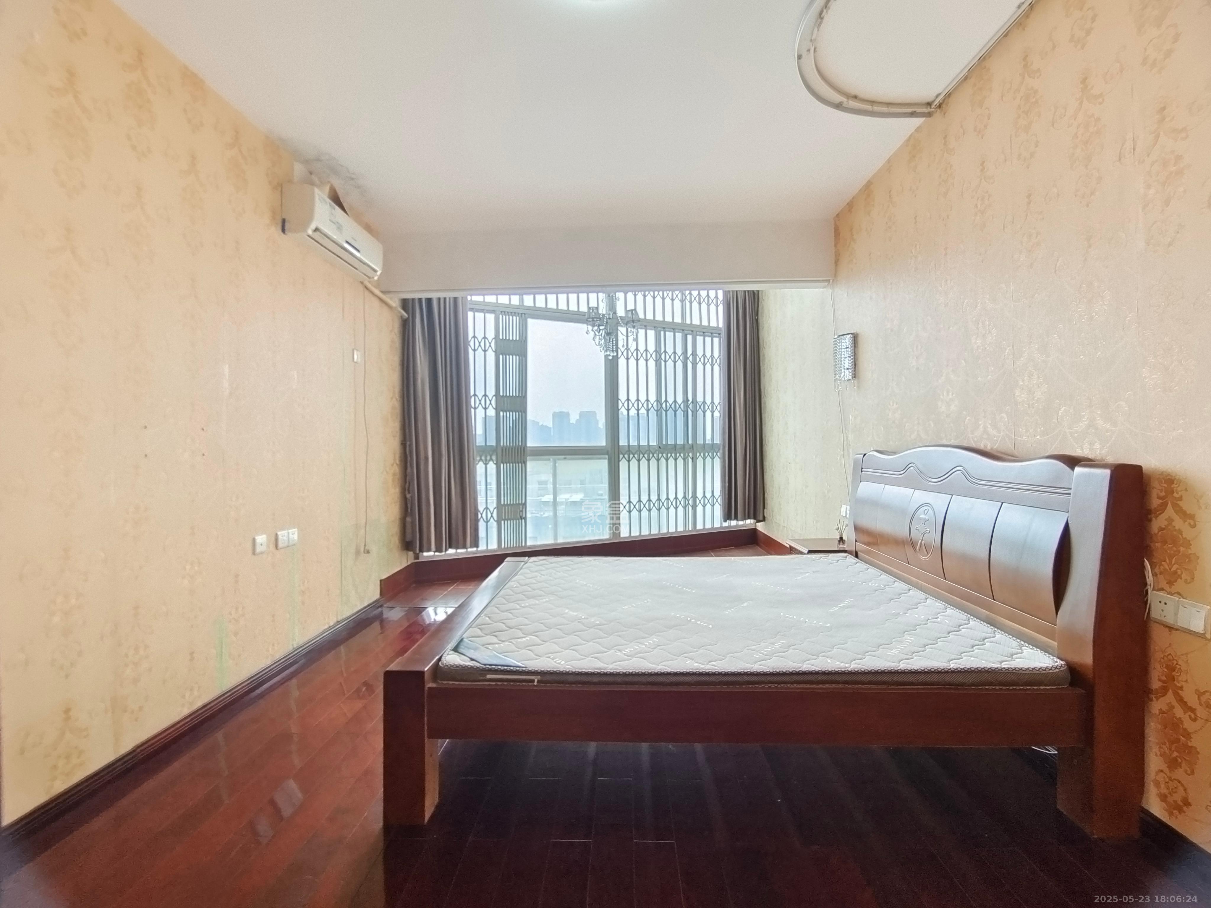 阳光100二期 3室2厅1卫 2300.0元/月 阳光100二期 3室2厅1卫 2300.0元/月室内图