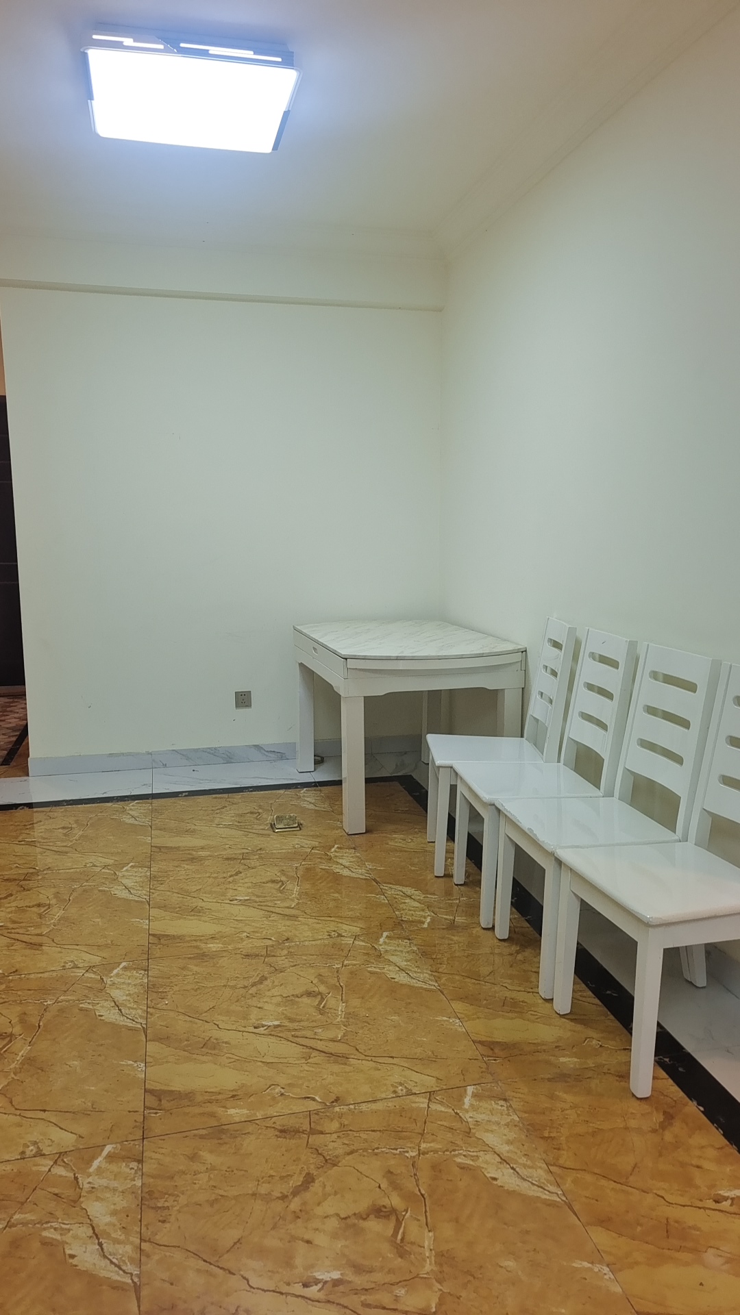 碧桂园梓山府  3室2厅2卫   1800.00元/月室内图