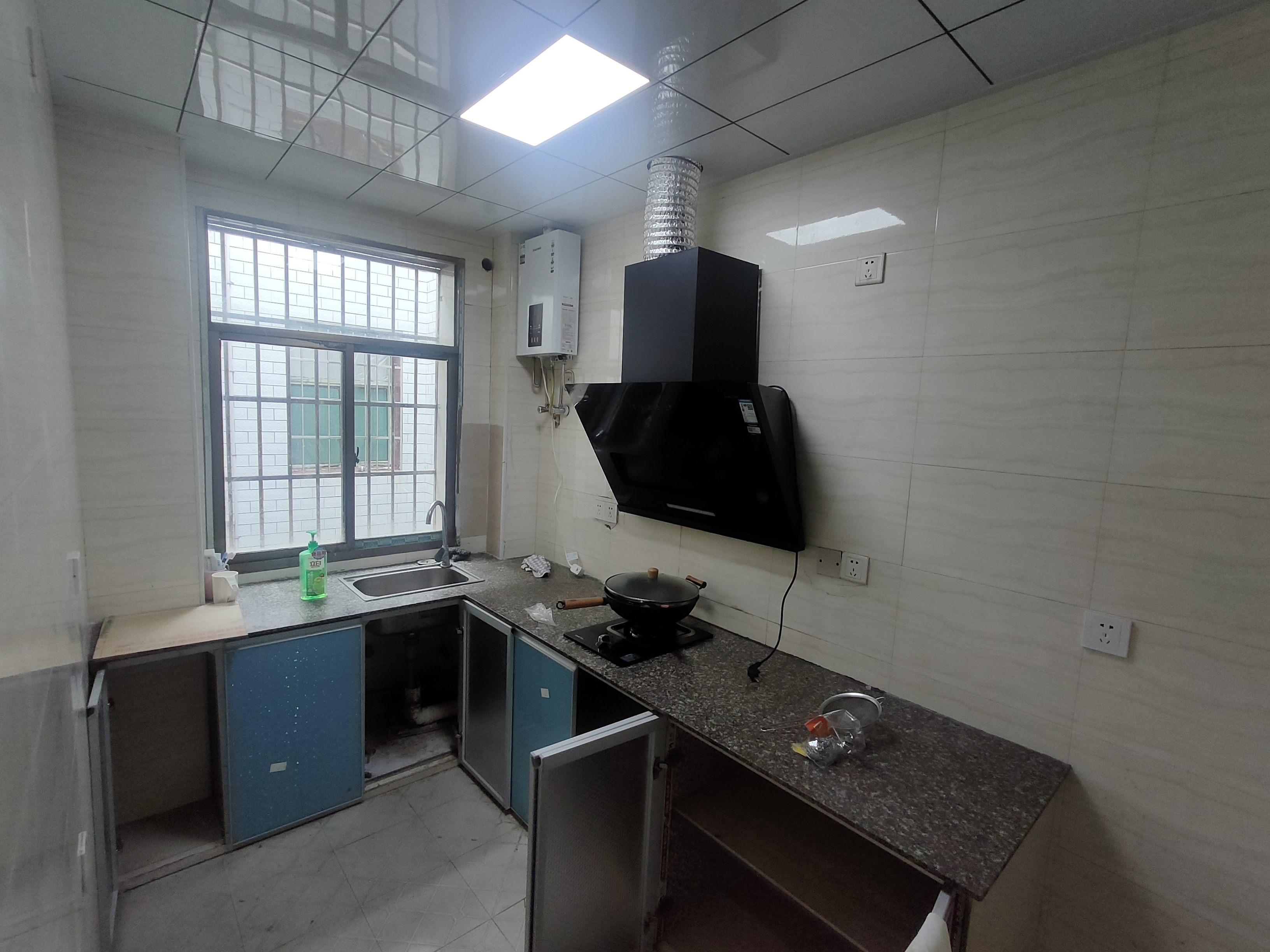 互助小区 3室2厅2卫 1400.0元/月 互助小区 3室2厅2卫 1400.0元/月室内图