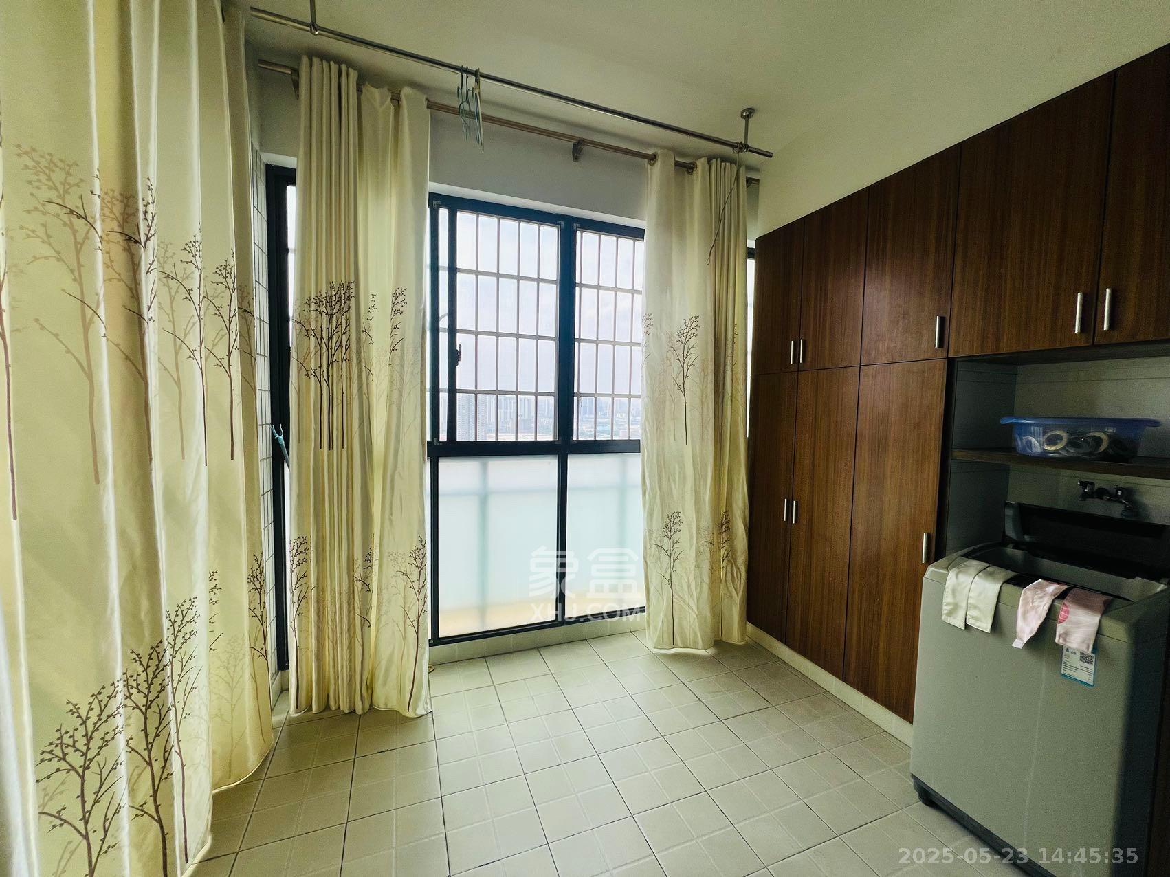 尚东紫郡  3室2厅1卫    2650.0元/月 尚东紫郡  3室2厅1卫    2650.0元/月室内图