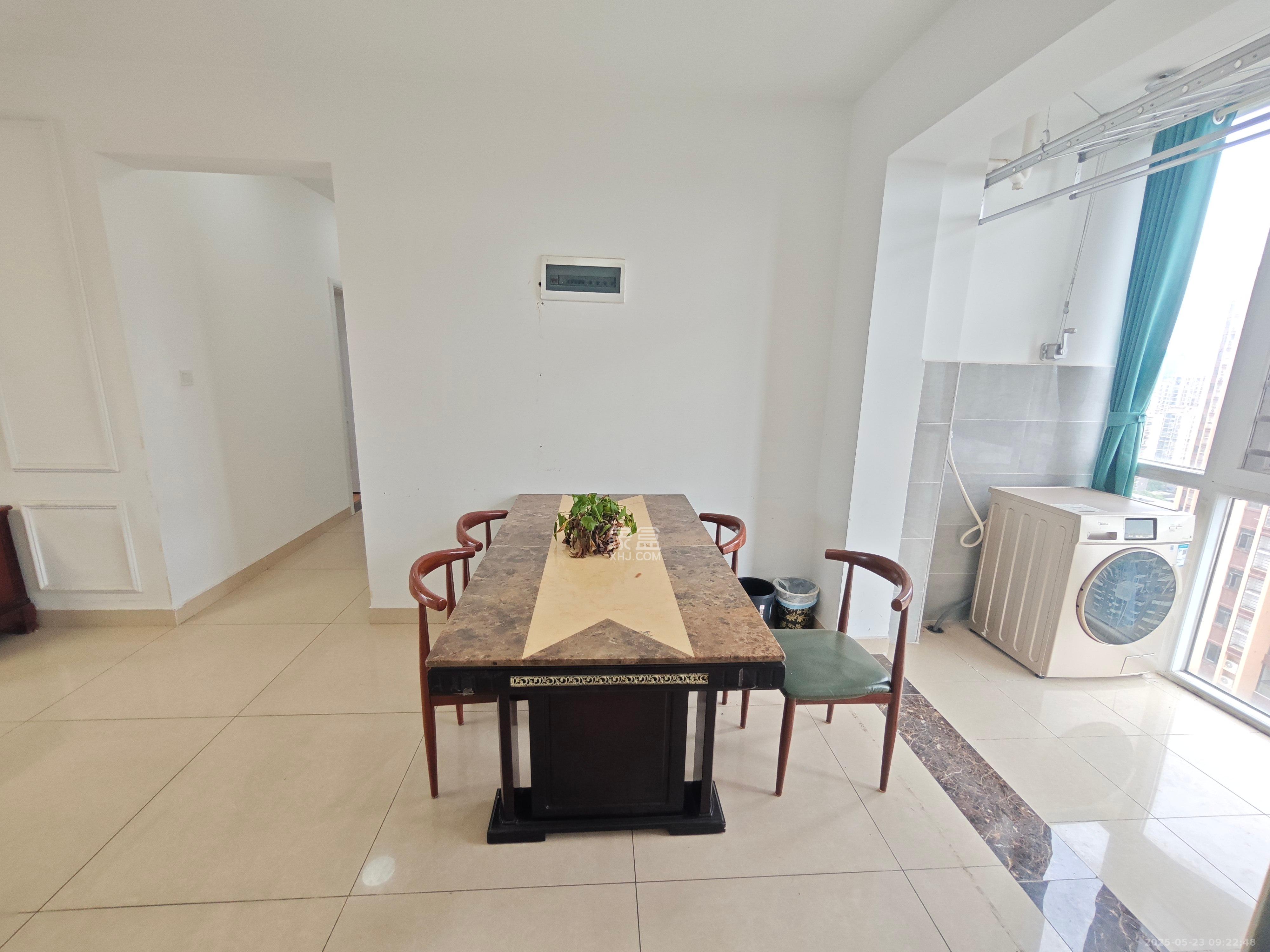 锦湘国际星城四期(金丽苑) 4室2厅1卫 3500.0元/月 锦湘国际星城四期(金丽苑) 4室2厅1卫 3500.0元/月室内图