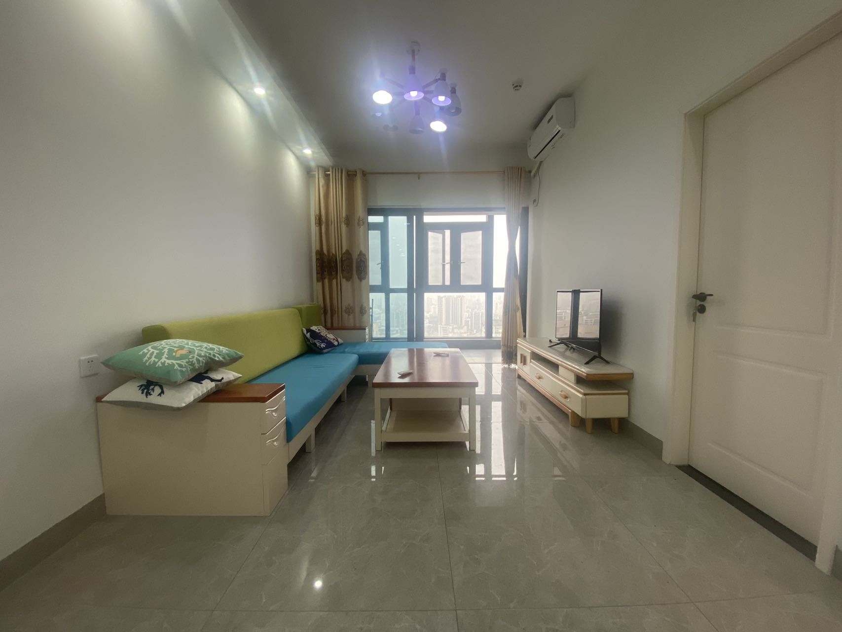 华润中心 2室1厅1卫 4500.0元/月 华润中心 2室1厅1卫 4500.0元/月室内图