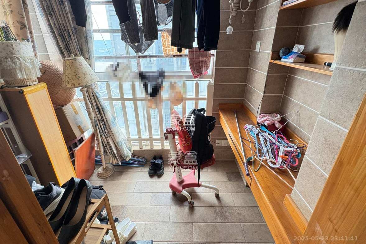 君临国际  2室2厅1卫    115.0万 君临国际  2室2厅1卫    115.0万阳台