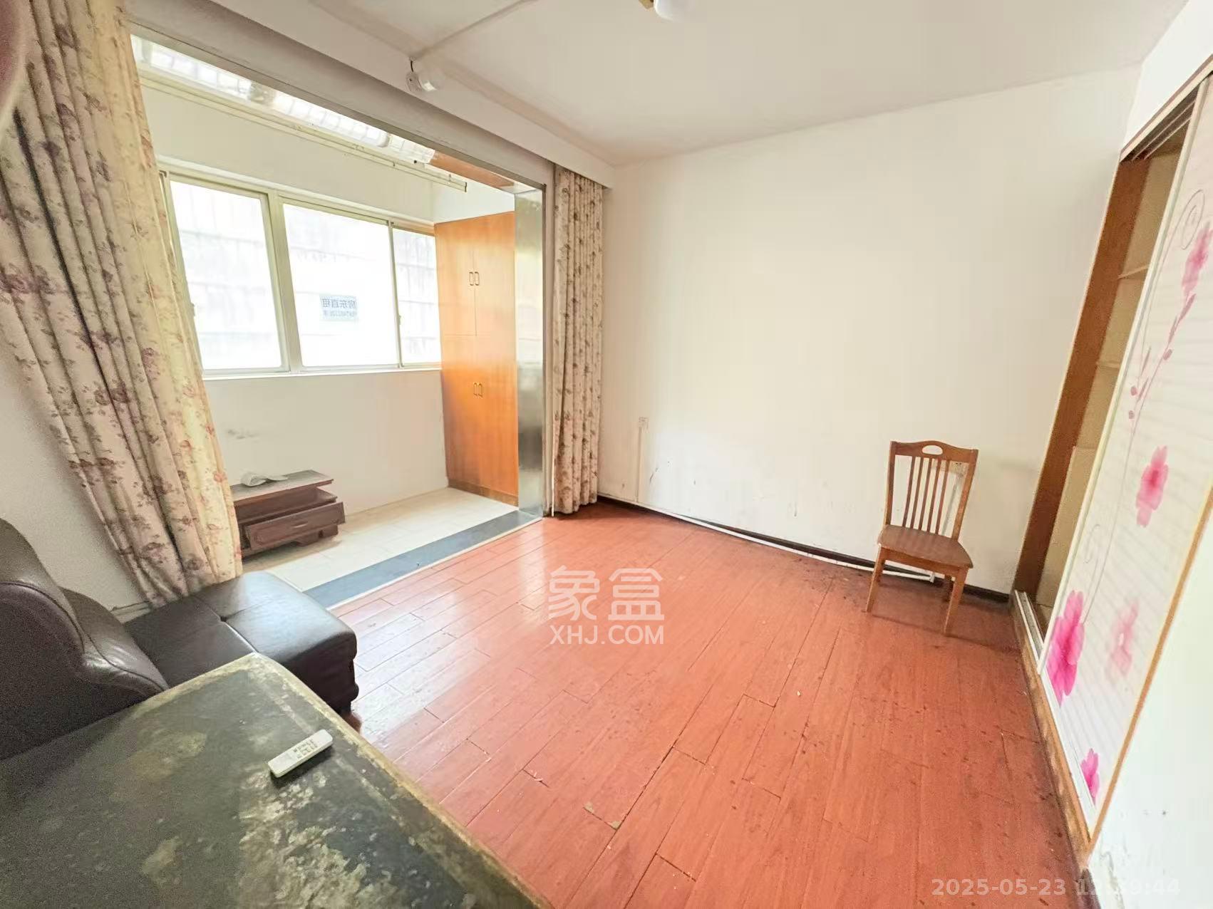 鄱阳小区  3室2厅2卫   1600.00元/月室内图