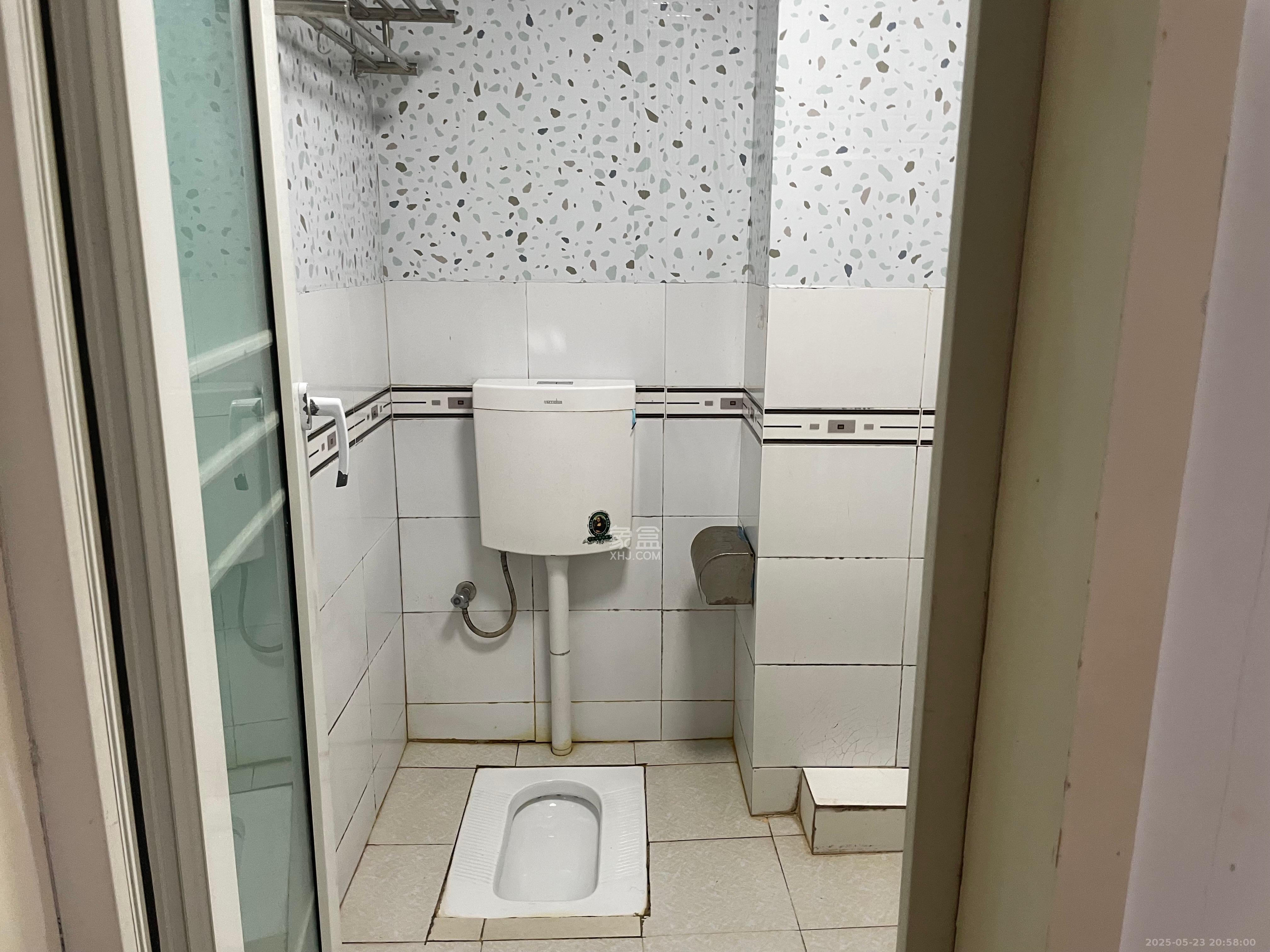 建鸿达华都(华都小户型及大华写字楼) 2室1厅1卫 2600.0元/月 建鸿达华都(华都小户型及大华写字楼) 2室1厅1卫 2600.0元/月室内图