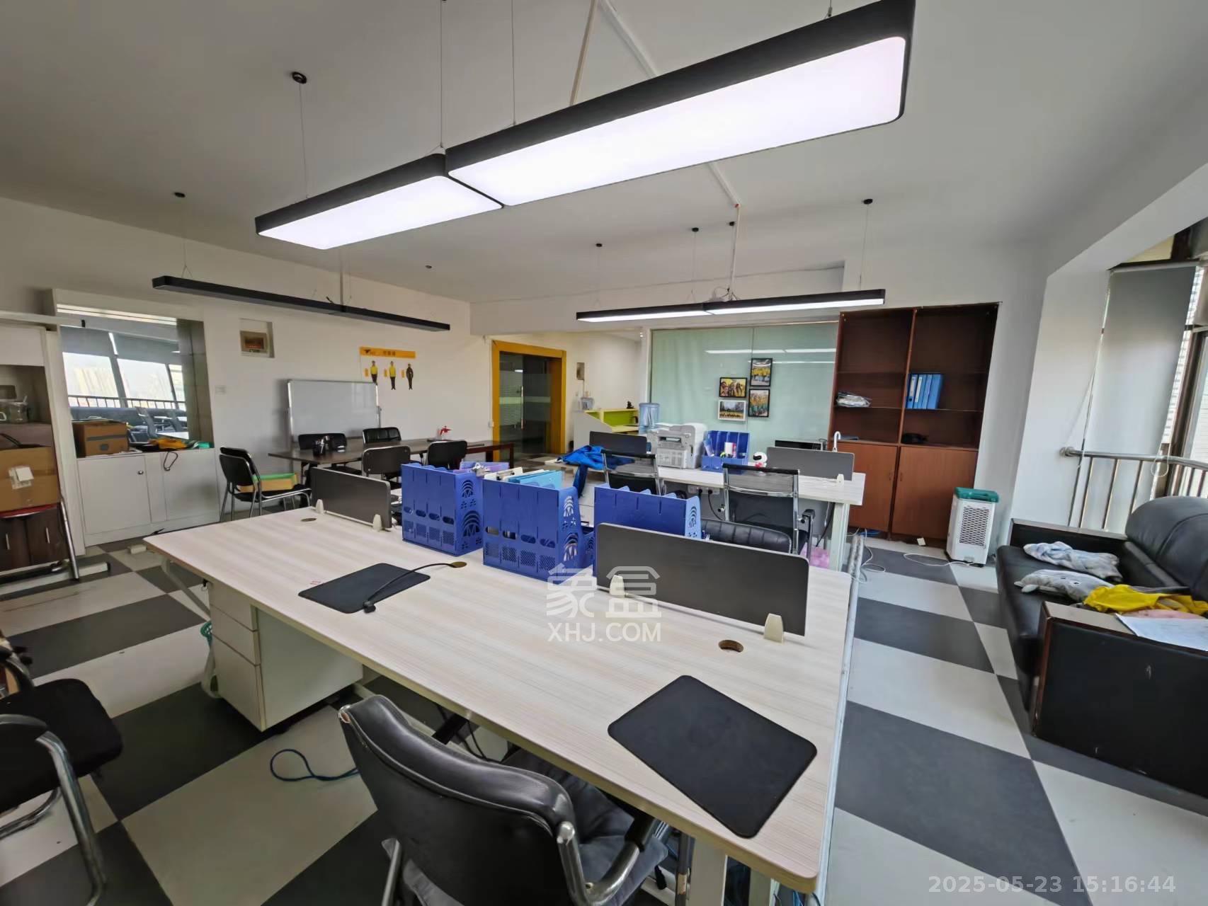 碧云天 1室1厅1卫 3200.0元/月 碧云天 1室1厅1卫 3200.0元/月室内图