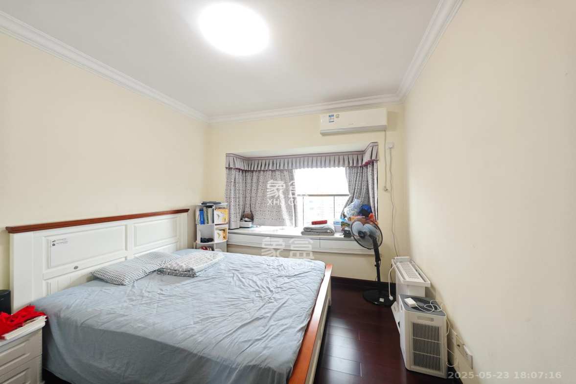 恒大城 4室2厅2卫 140.0万 恒大城 4室2厅2卫 140.0万卧室