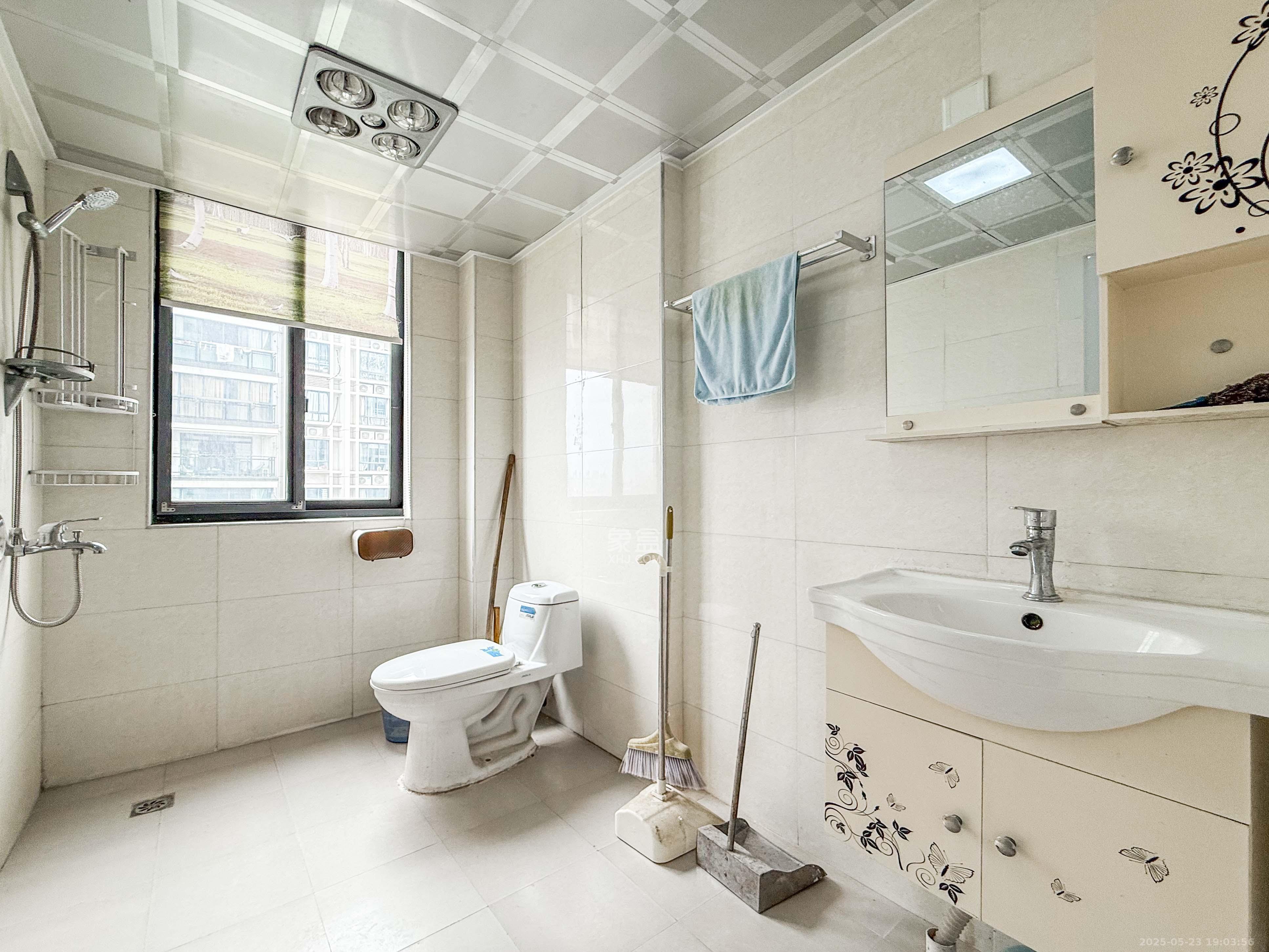 海林馨香雅苑 2室2厅1卫 72.0万 海林馨香雅苑 2室2厅1卫 72.0万卫生间