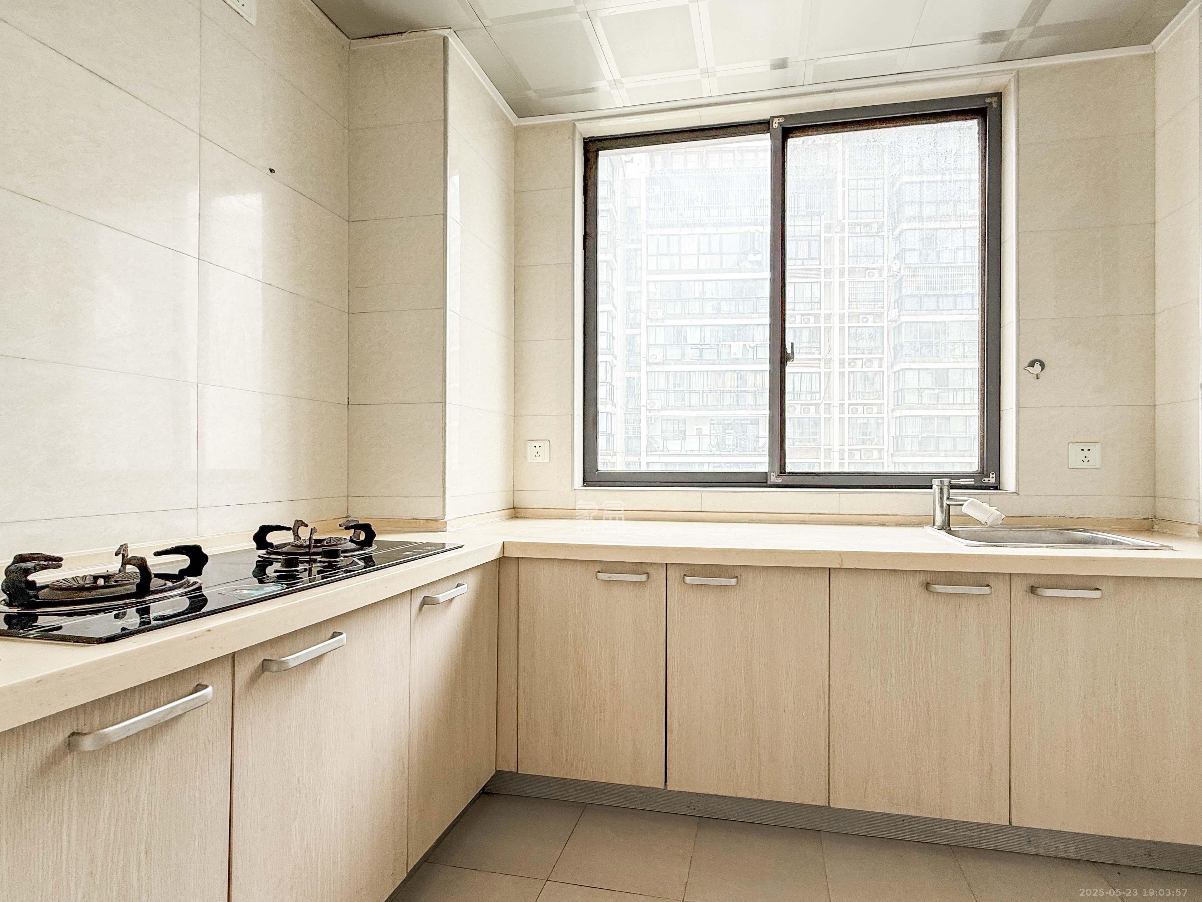 海林馨香雅苑 2室2厅1卫 72.0万 海林馨香雅苑 2室2厅1卫 72.0万厨房