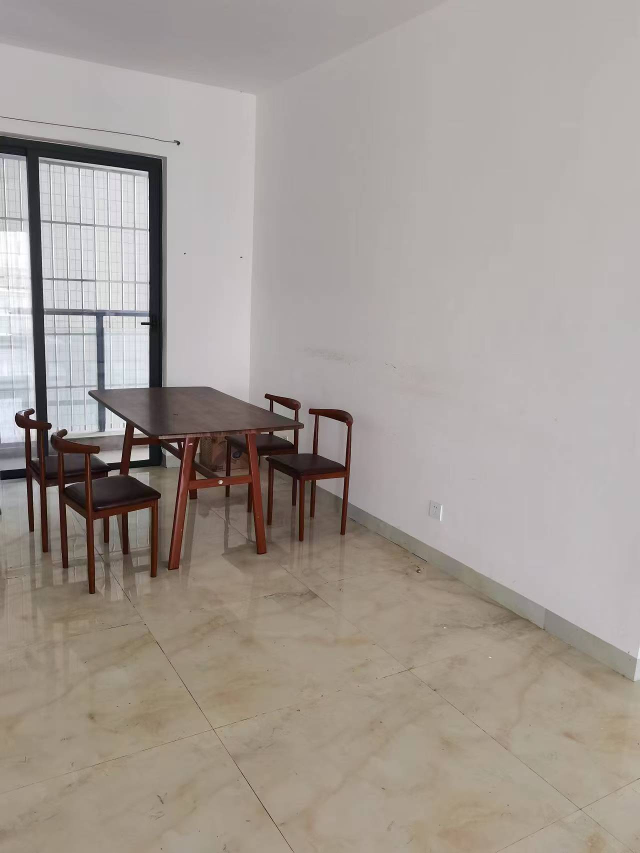 和信广场 3室1厅1卫 3000.0元/月 和信广场 3室1厅1卫 3000.0元/月室内图