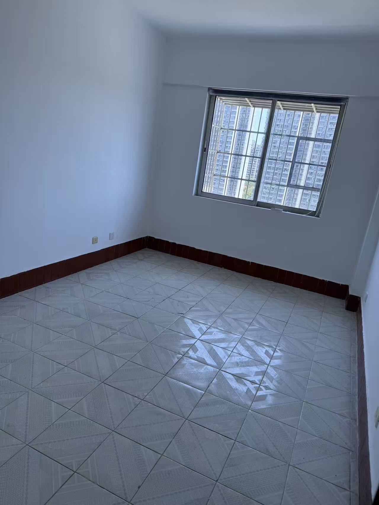 华立花园 3室2厅2卫 2700.0元/月 华立花园 3室2厅2卫 2700.0元/月室内图