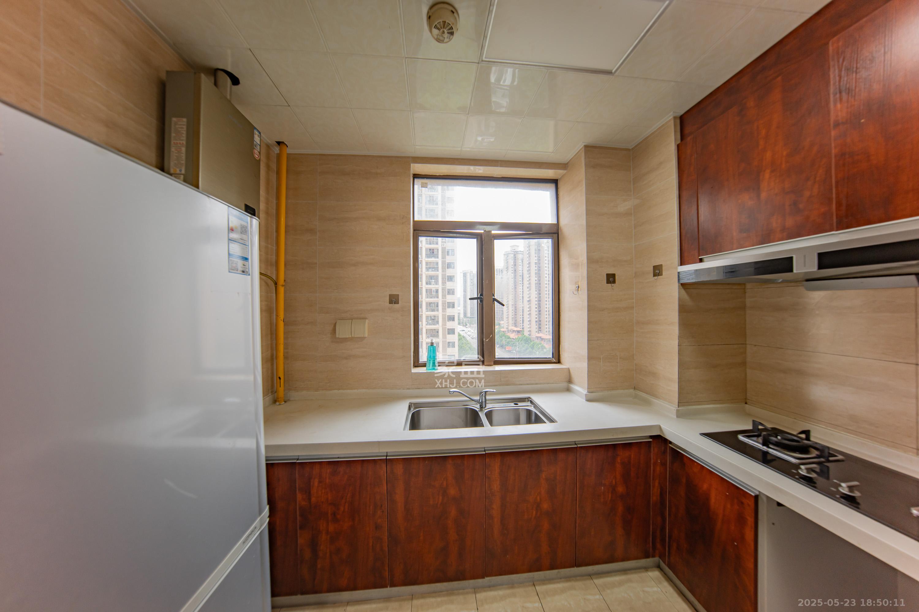 江山帝景哈佛 3室2厅2卫 90.0万 江山帝景哈佛 3室2厅2卫 90.0万厨房