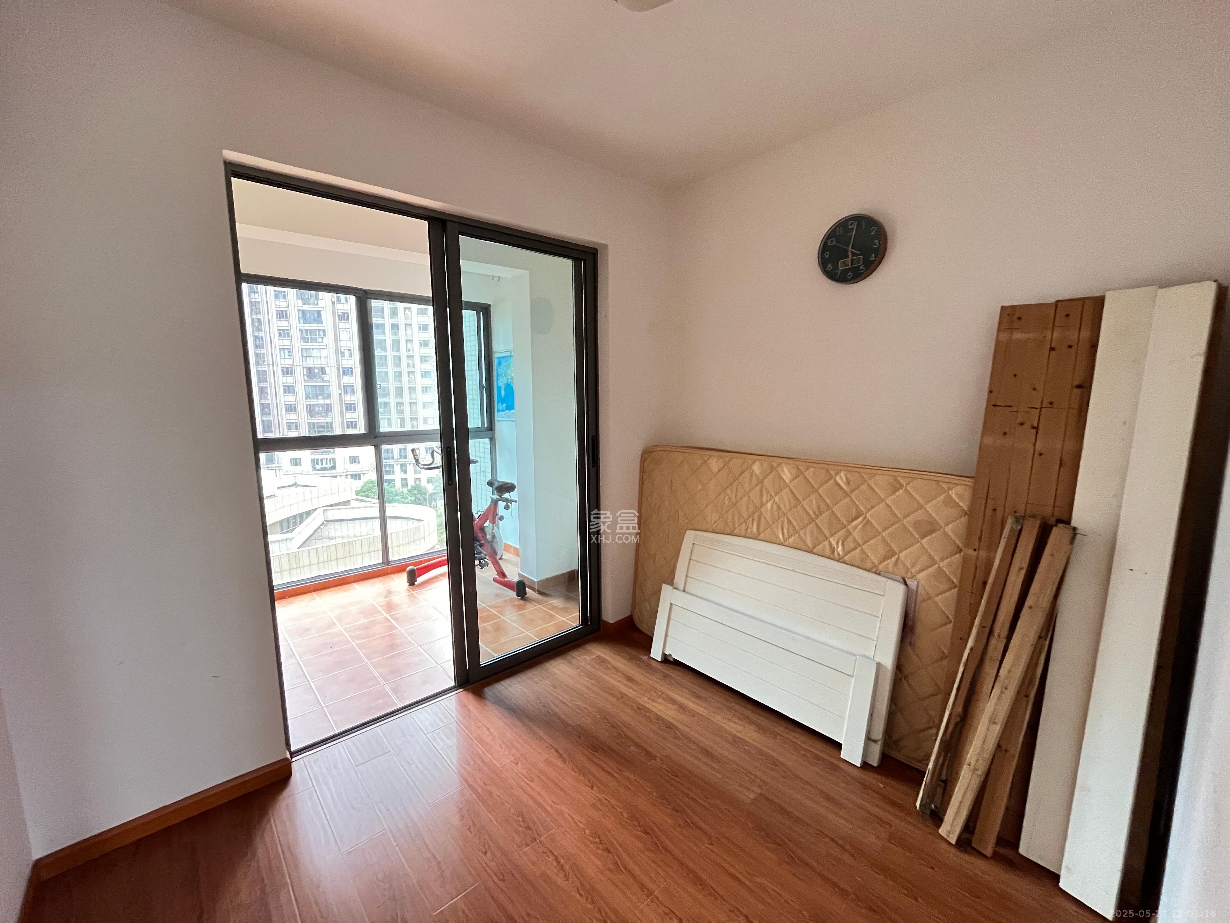 八方小区C区  3室2厅2卫   3900.00元/月室内图