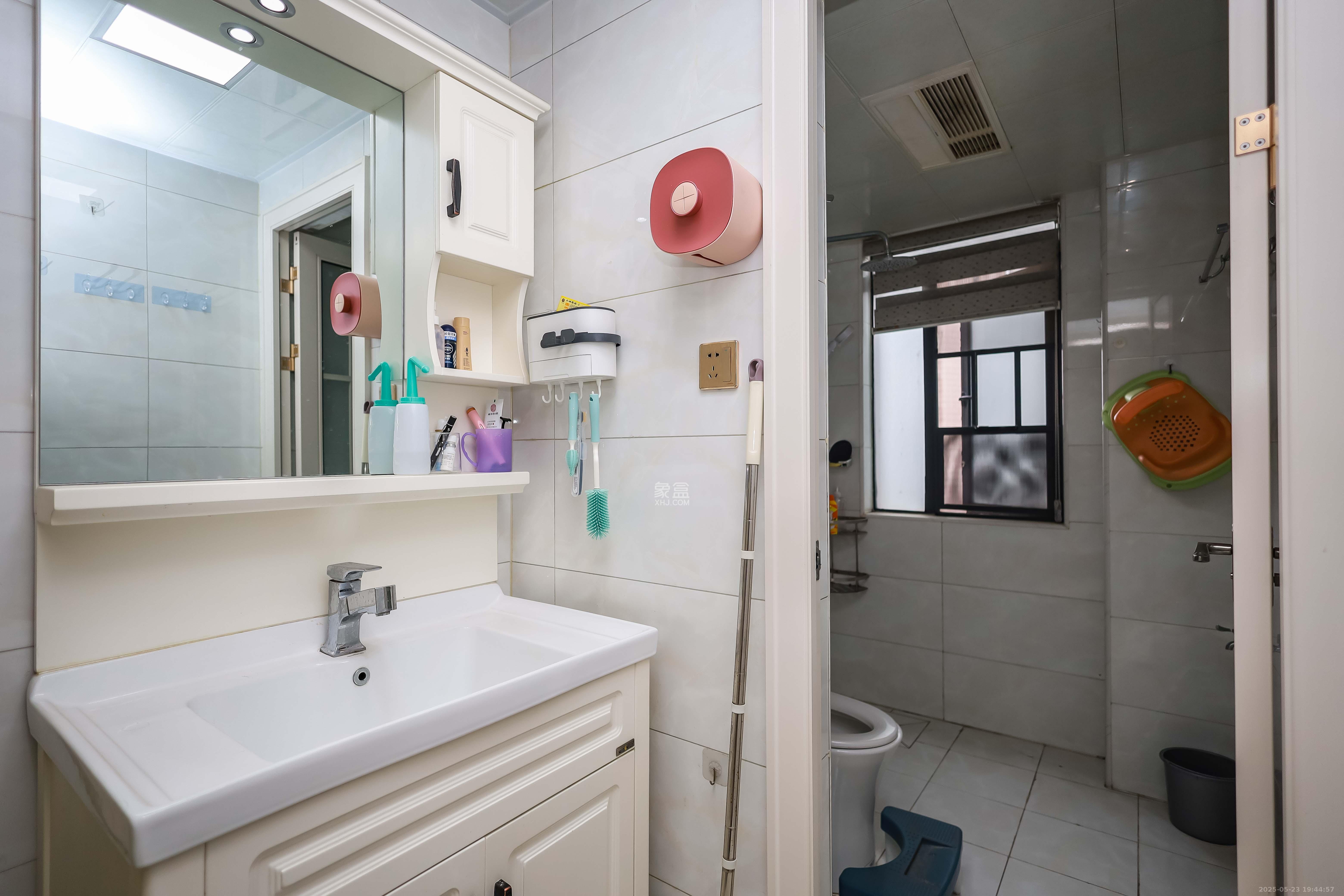 金鹰玖珑山 3室2厅1卫 88.8万 金鹰玖珑山 3室2厅1卫 88.8万卫生间