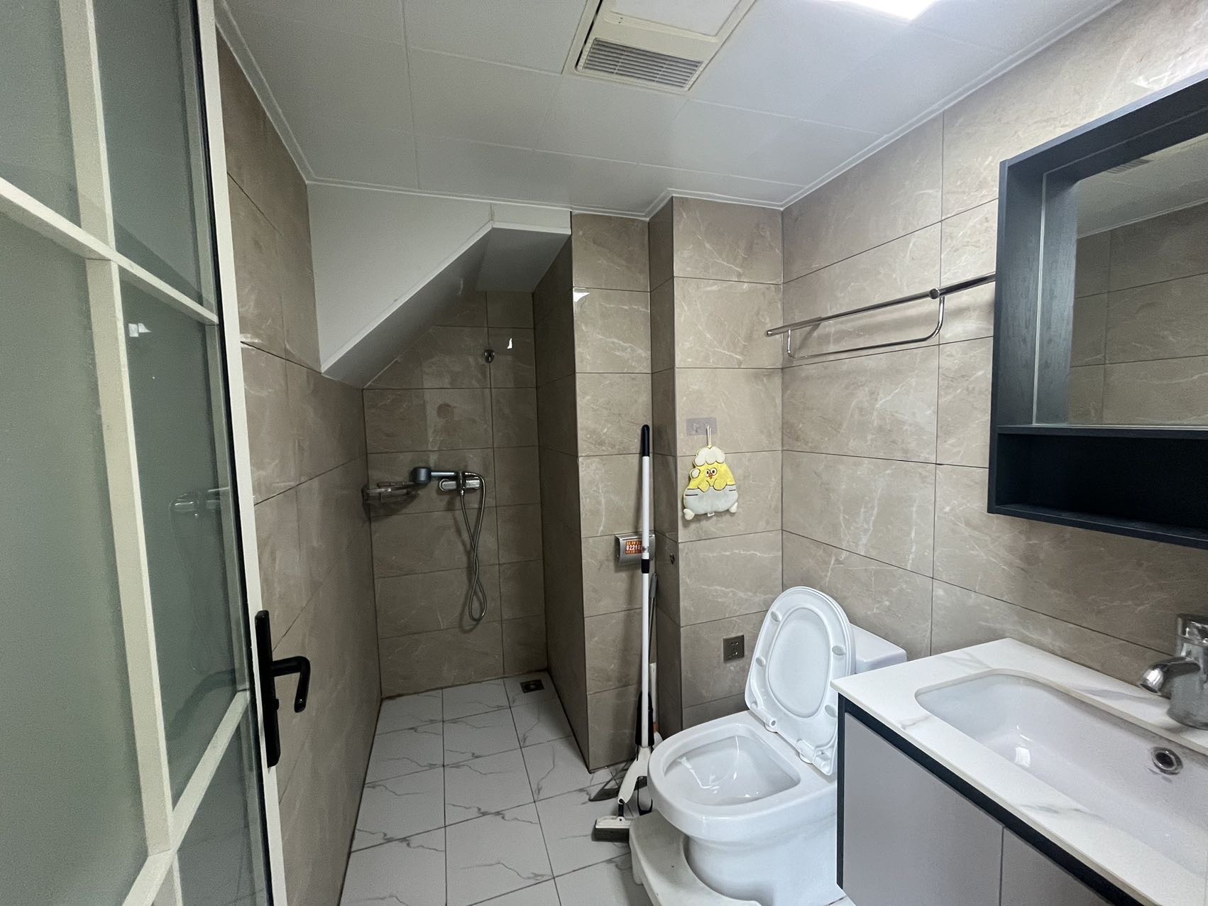 青春里  2室2厅1卫    1700.0元/月室内图