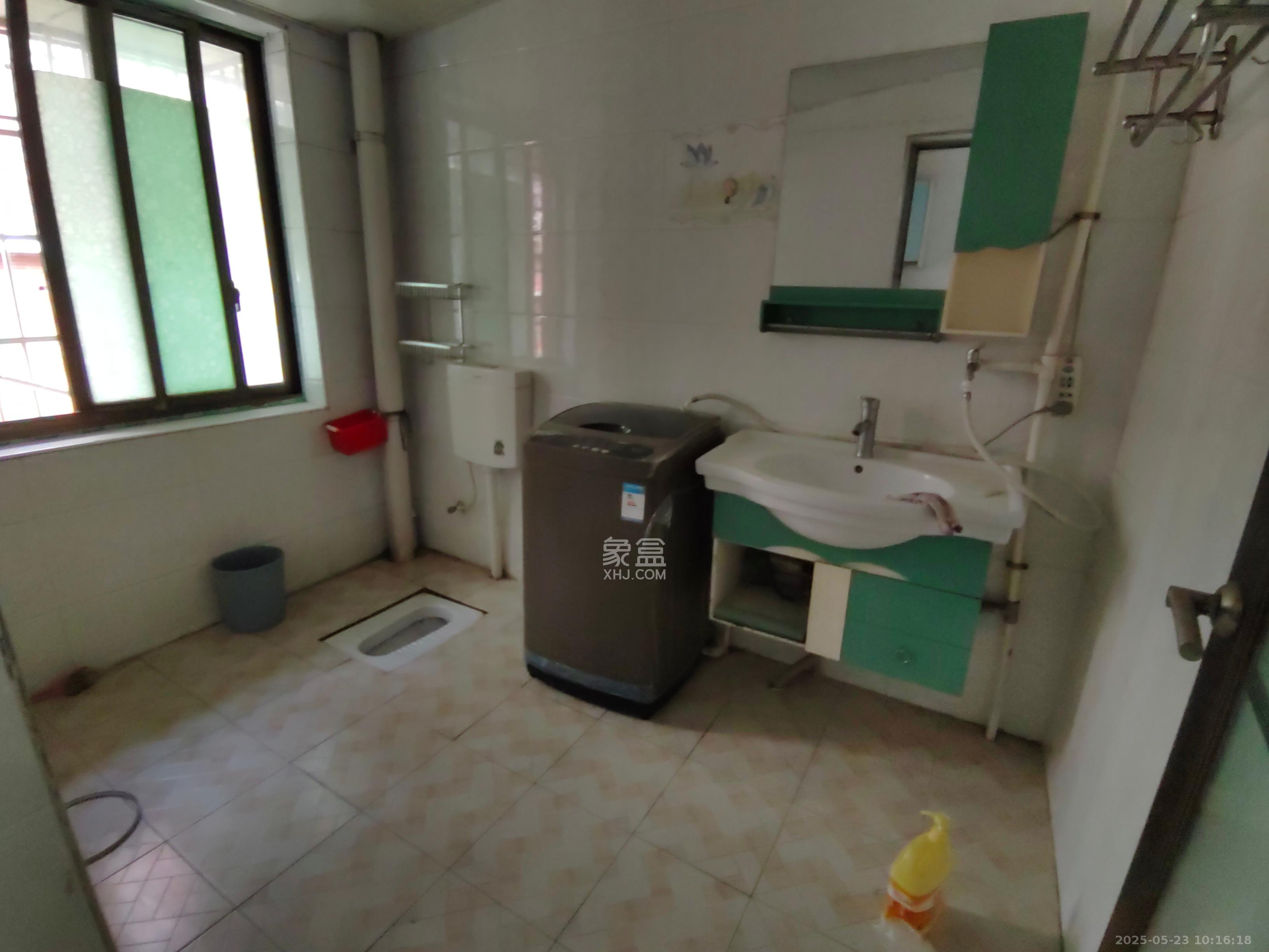 城西安置小区 3室2厅1卫 1100.0元/月 城西安置小区 3室2厅1卫 1100.0元/月室内图