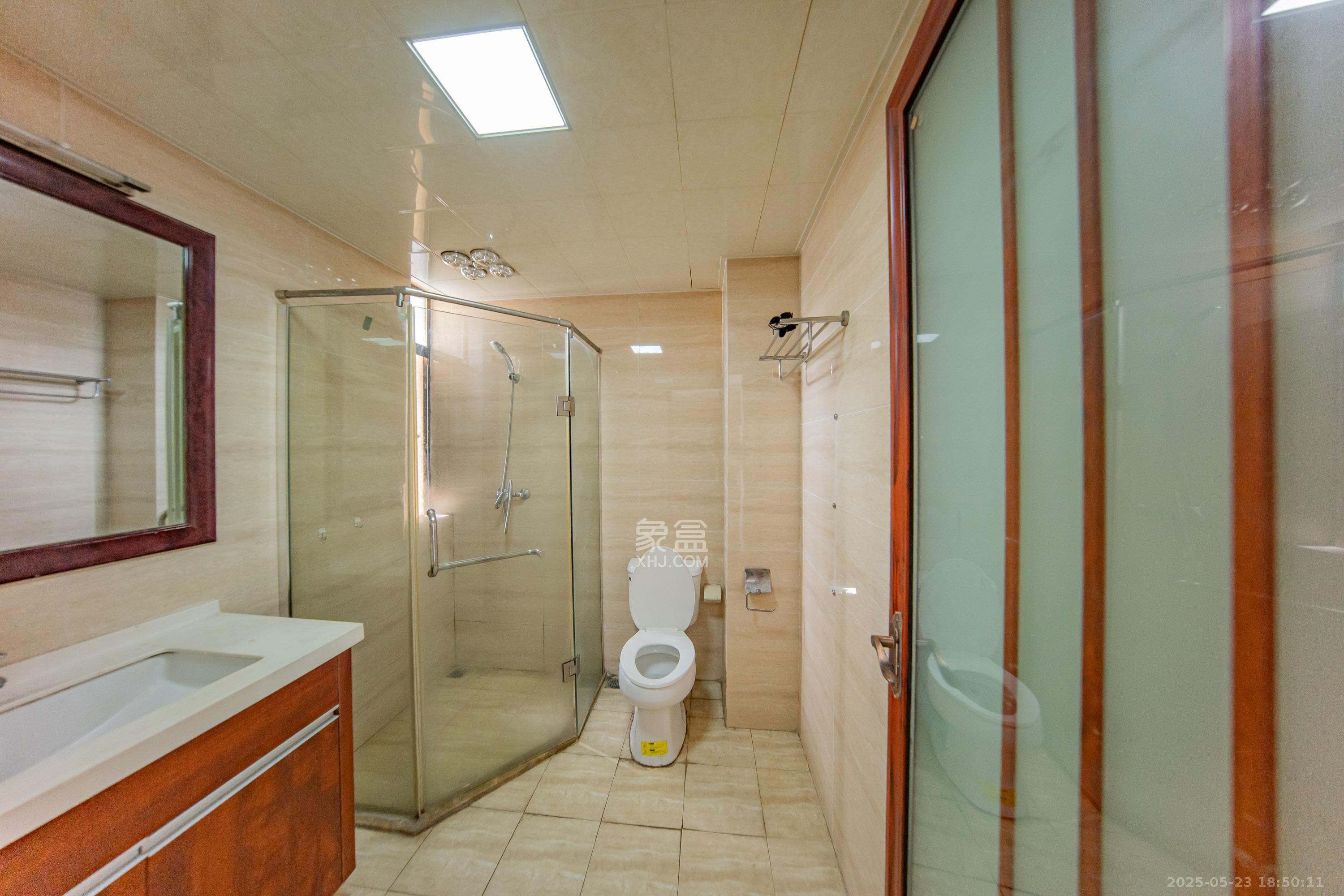 江山帝景哈佛 3室2厅2卫 90.0万 江山帝景哈佛 3室2厅2卫 90.0万卫生间