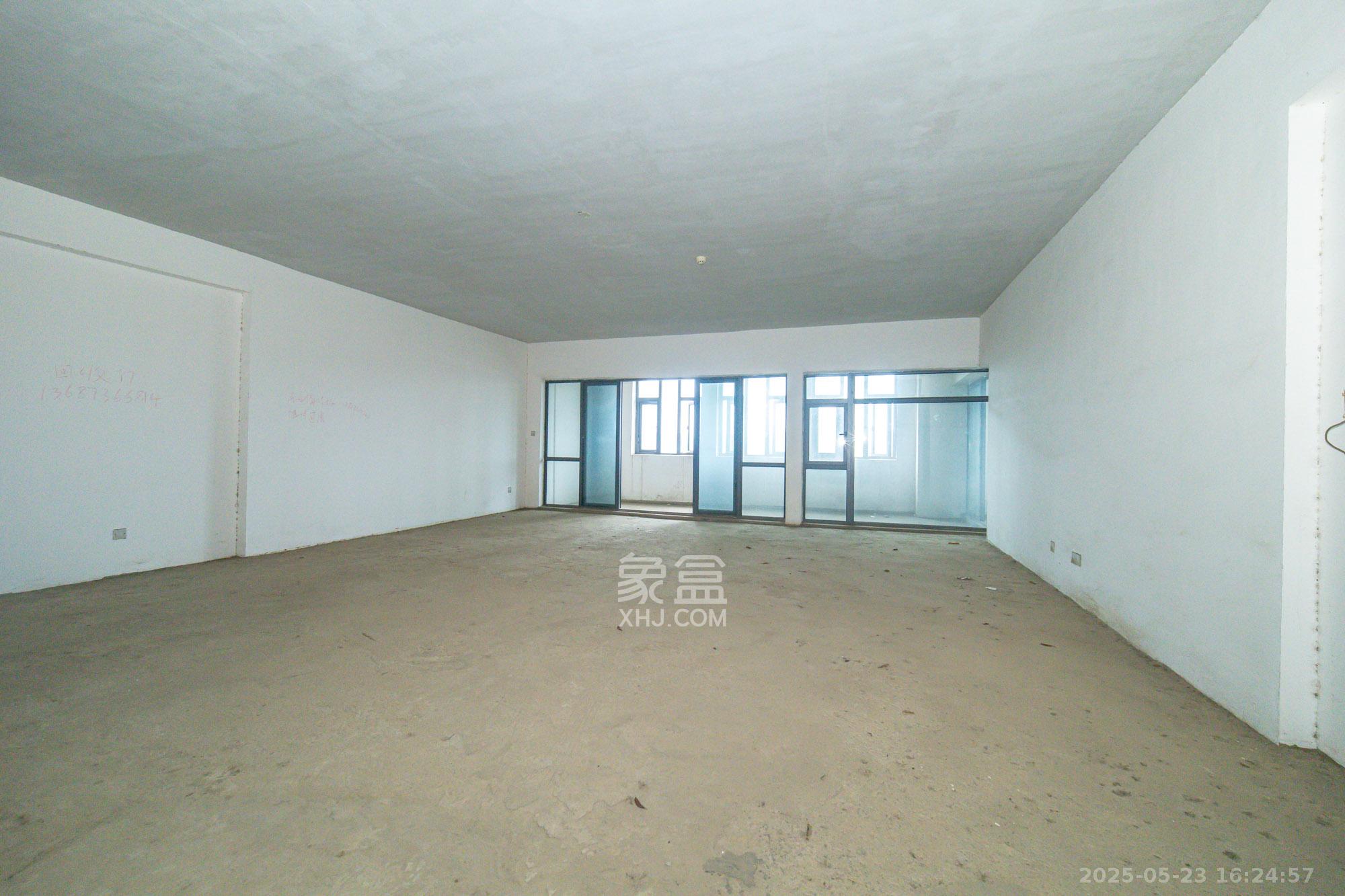 碧桂园威尼斯城  4室3厅2卫    368.0万 碧桂园威尼斯城  4室3厅2卫    368.0万客厅