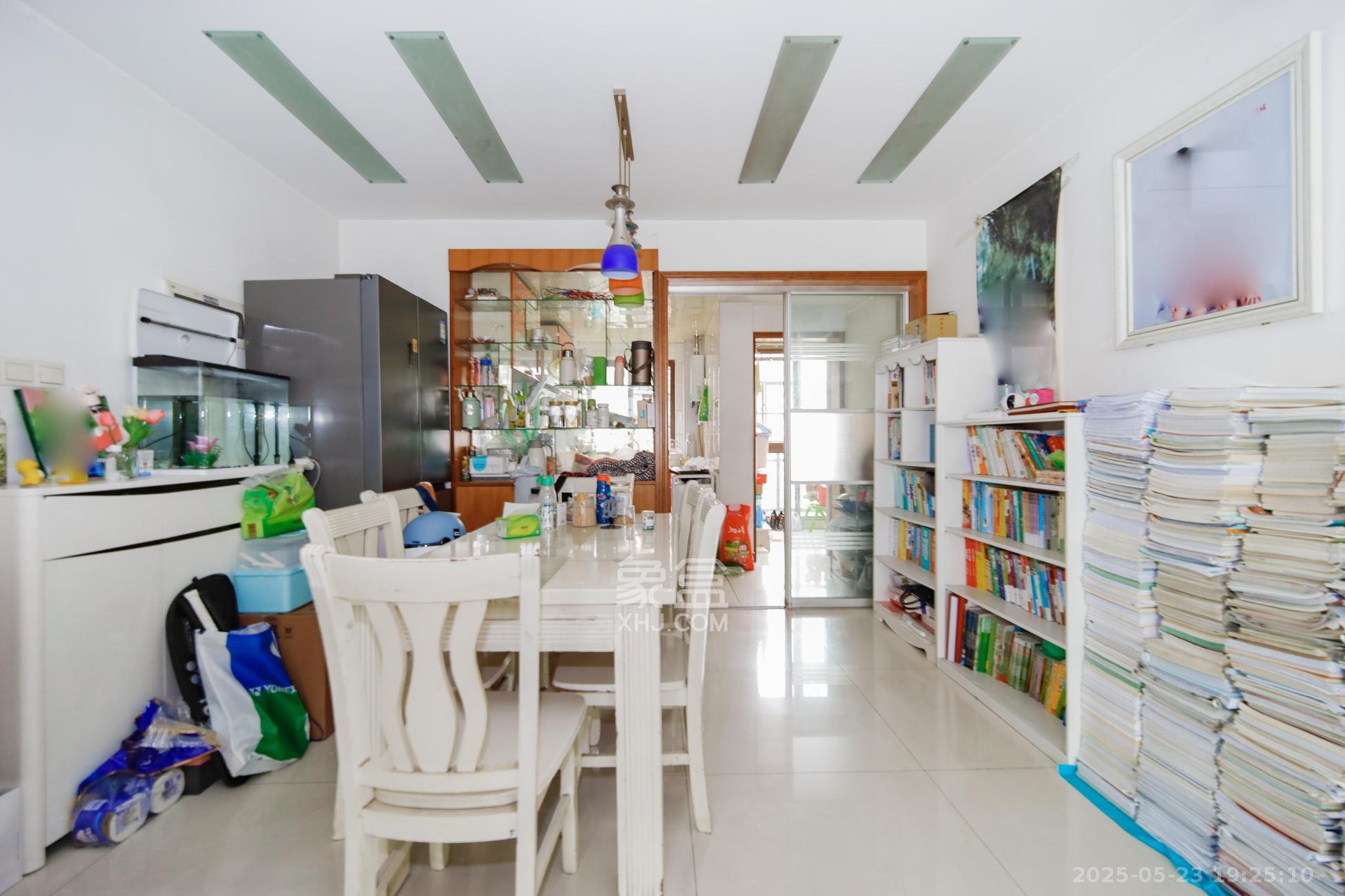 鑫天山水洲城 2室2厅2卫 72.0万 鑫天山水洲城 2室2厅2卫 72.0万客厅