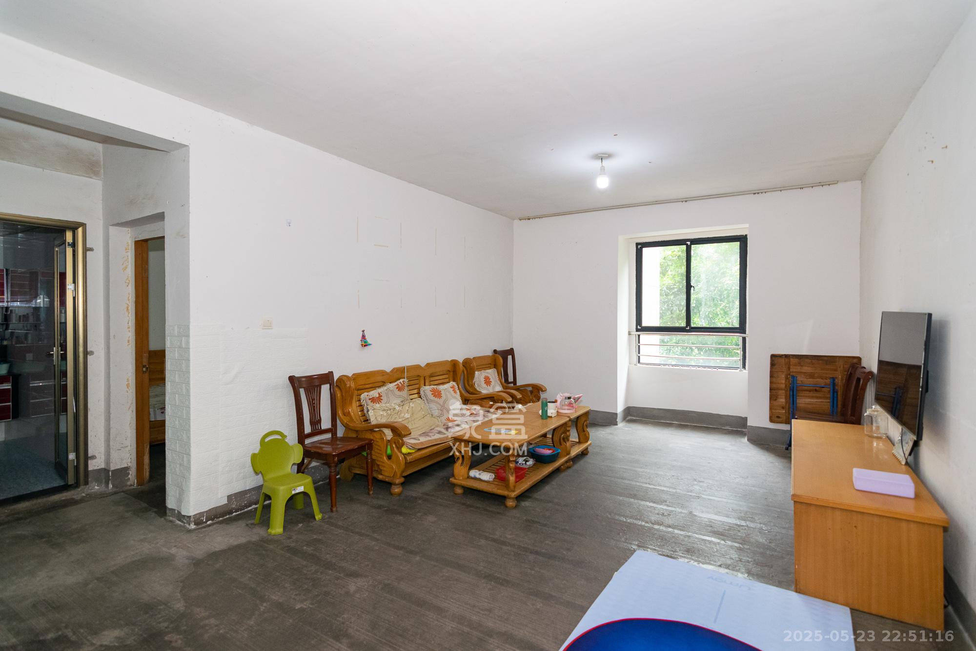 丽景华庭  2室2厅1卫    35.6万 丽景华庭  2室2厅1卫    35.6万客厅