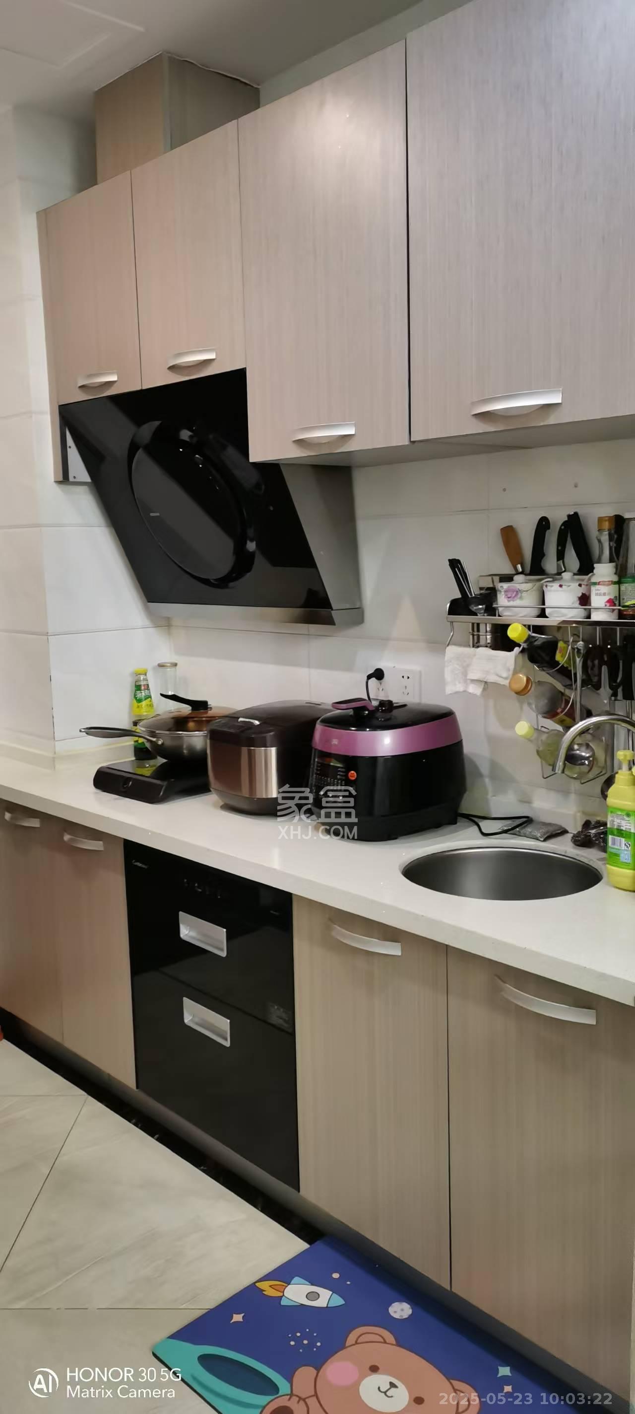 融圣国际  2室1厅1卫    2500.0元/月 融圣国际  2室1厅1卫    2500.0元/月室内图