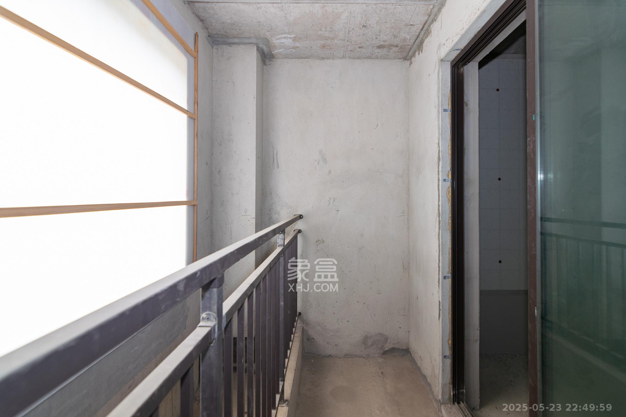 湾田望江府  4室2厅2卫   160.00万阳台