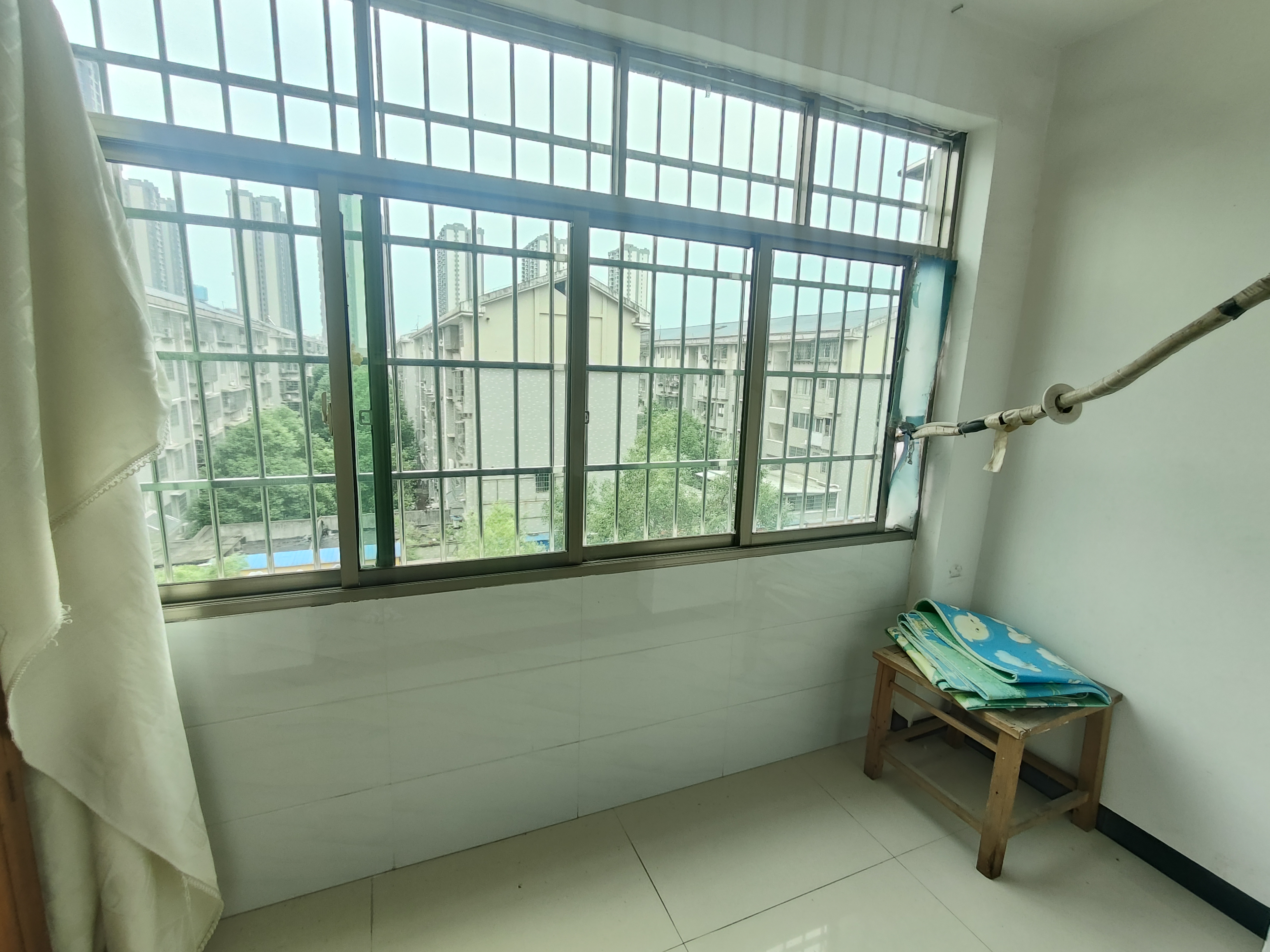 互助小区  3室2厅2卫   1500.00元/月室内图